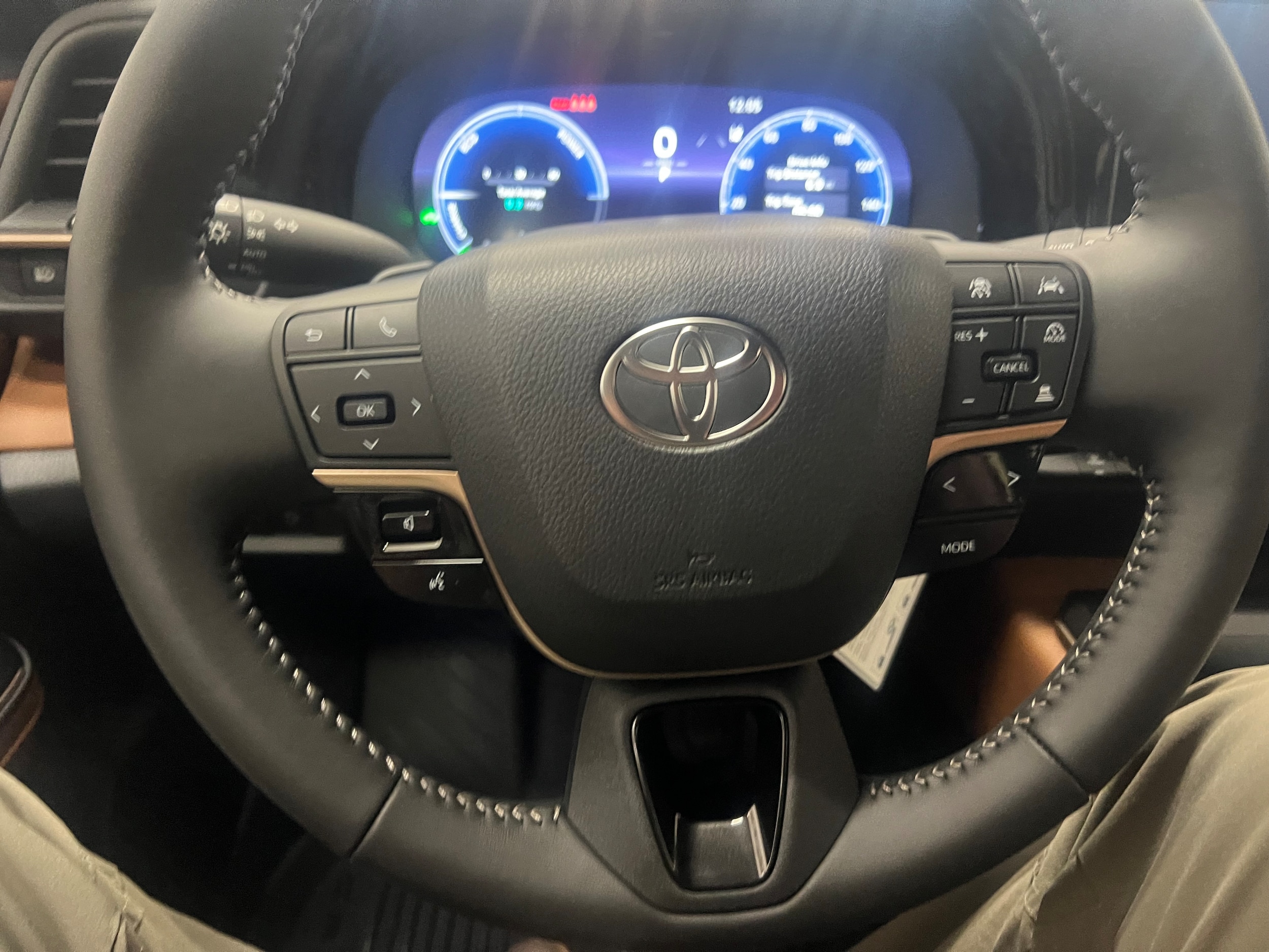 2025 Toyota Crown Signia Limited - Photo 21