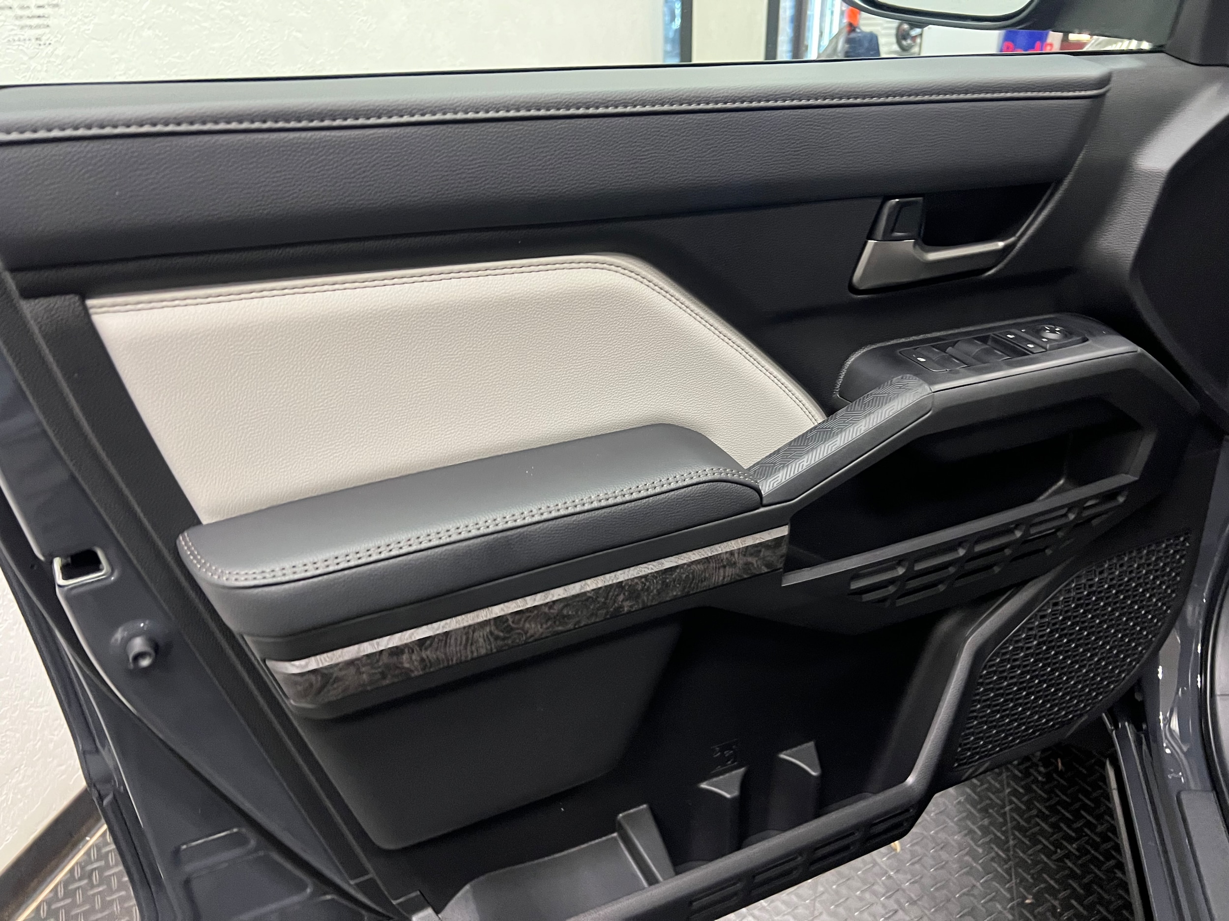 2025 Toyota Tacoma Limited - Photo 18