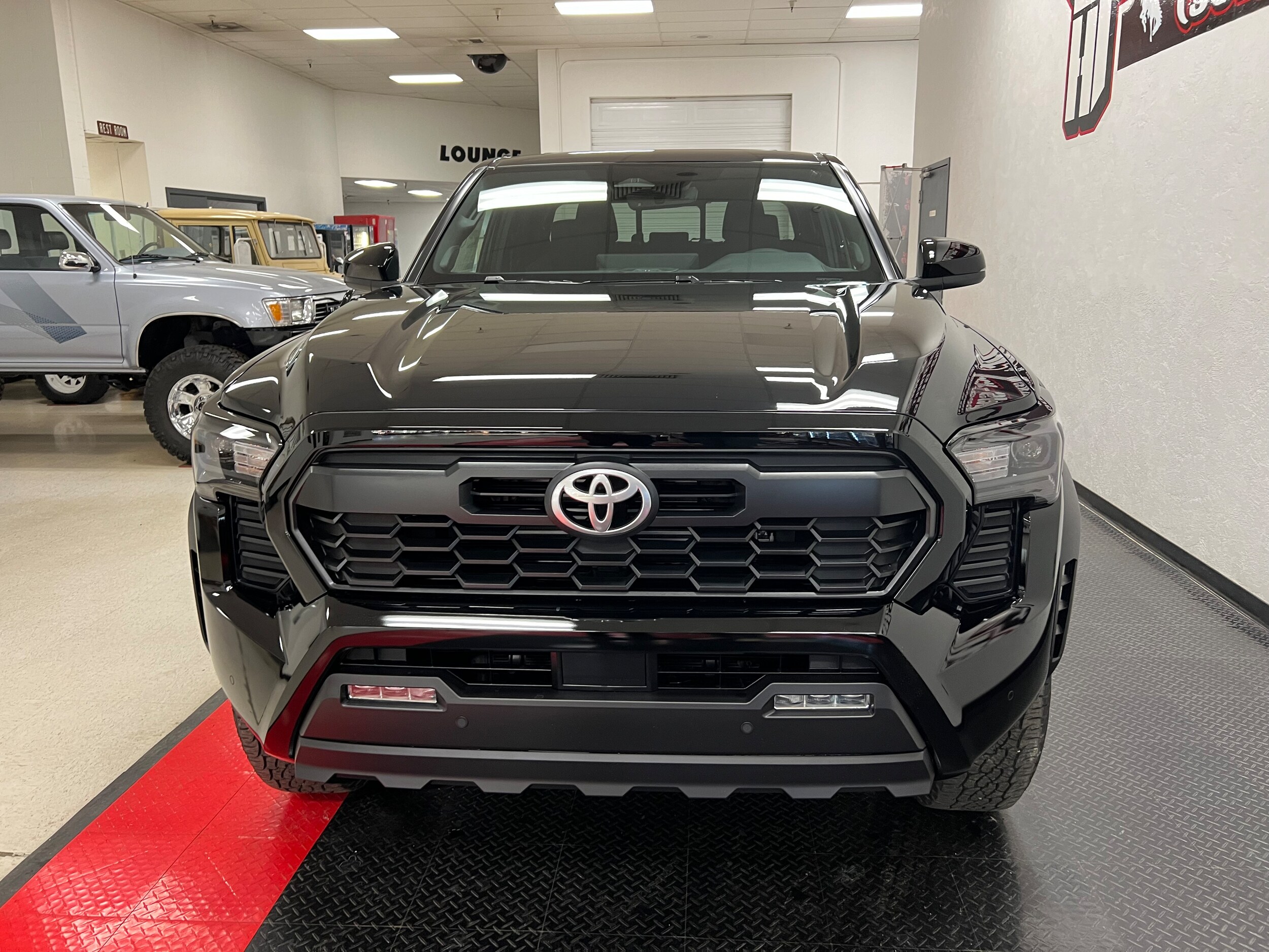 2024 Toyota Tacoma TRD photo 4