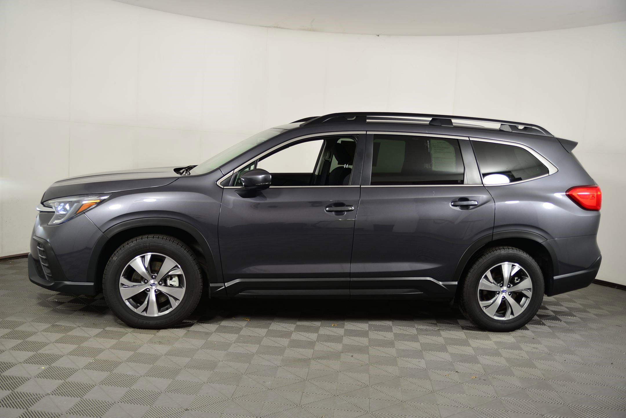 2024 Subaru Ascent Premium photo 2