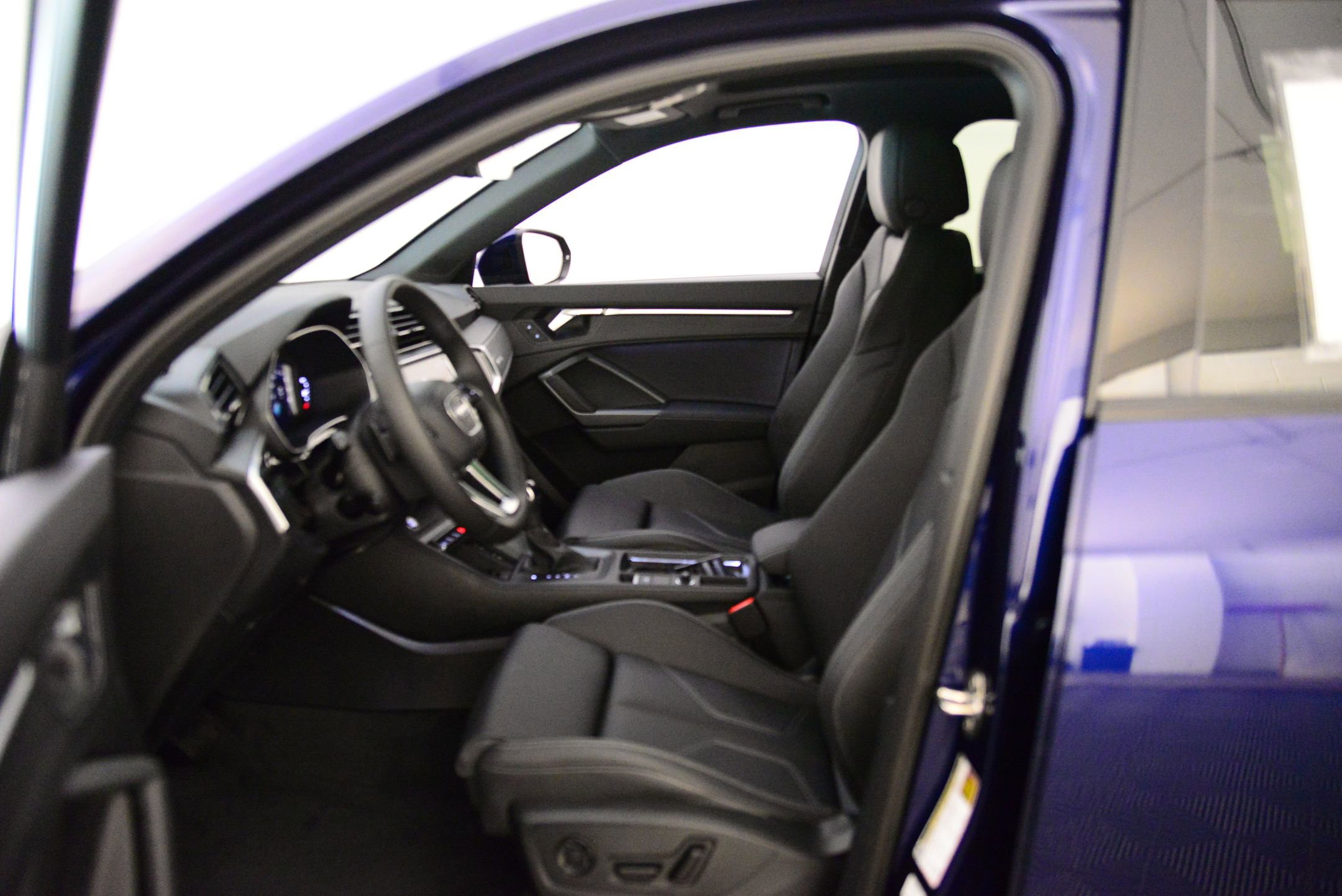 2025 Audi Q3 S line Premium photo 4