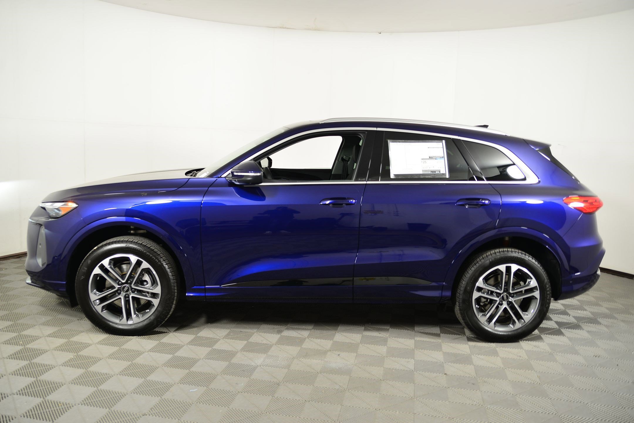 2025 Audi Q5 2.0T Premium photo 2