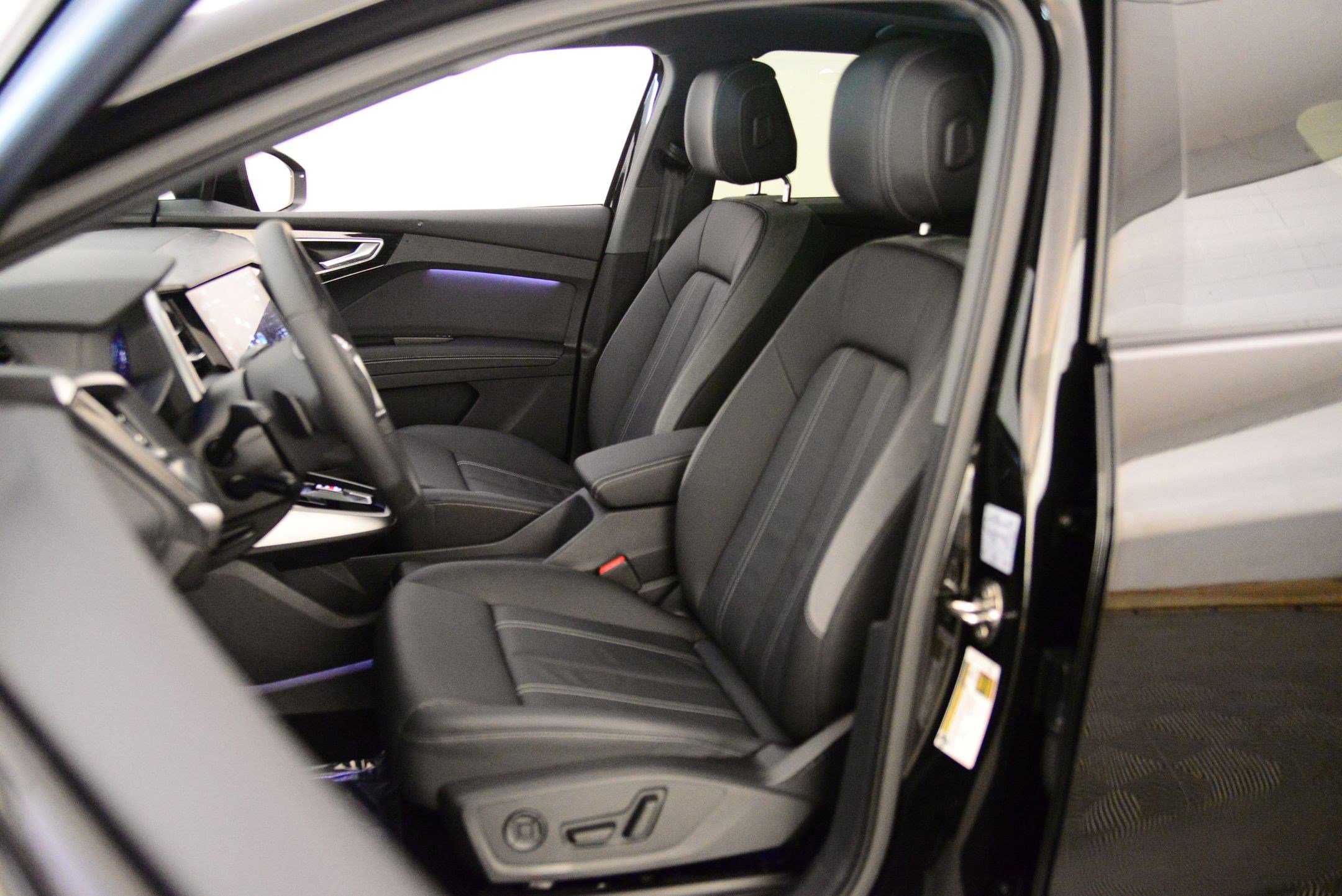 2025 Audi Q4 E-tron Premium Plus photo 3