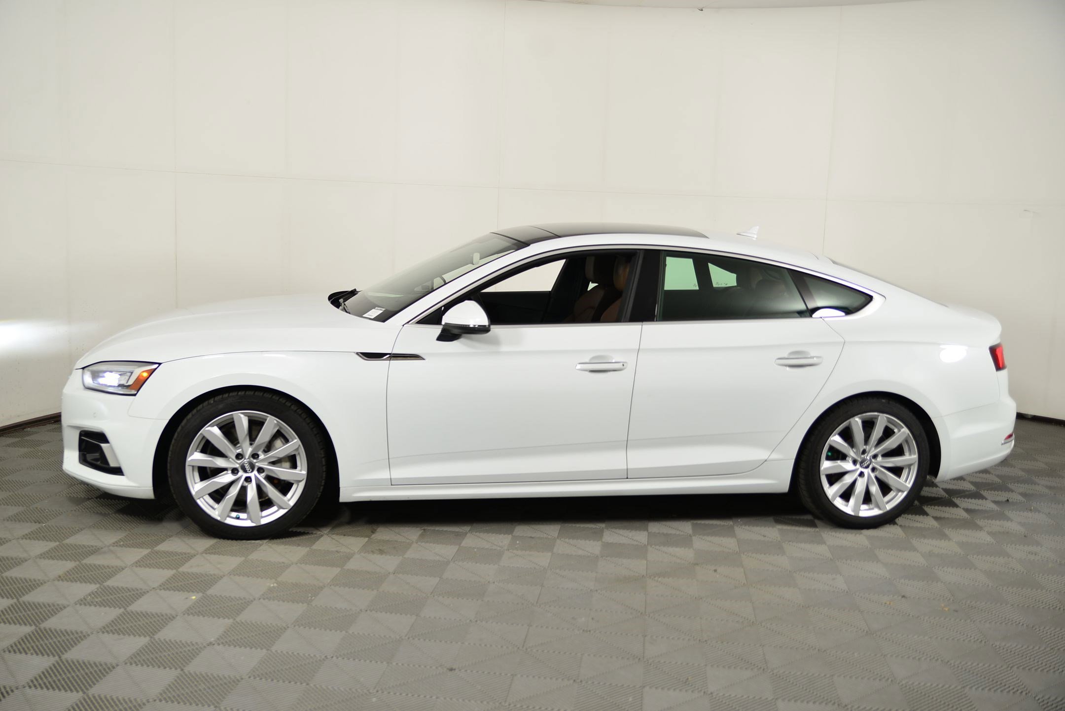 2018 Audi A5 Prestige photo 2
