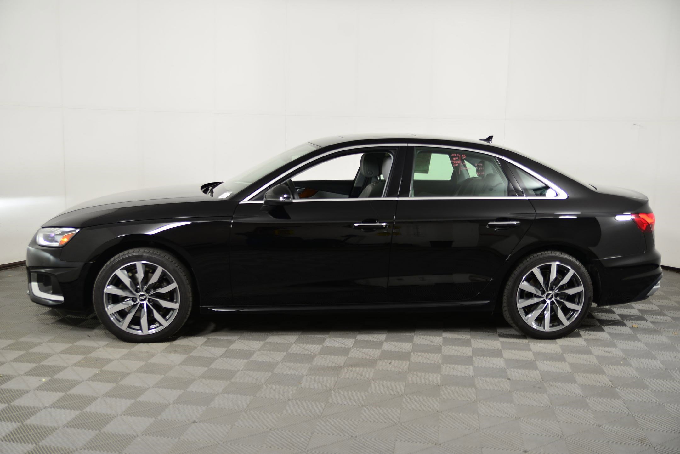 2022 Audi A4 Quattro Premium Plus photo 2
