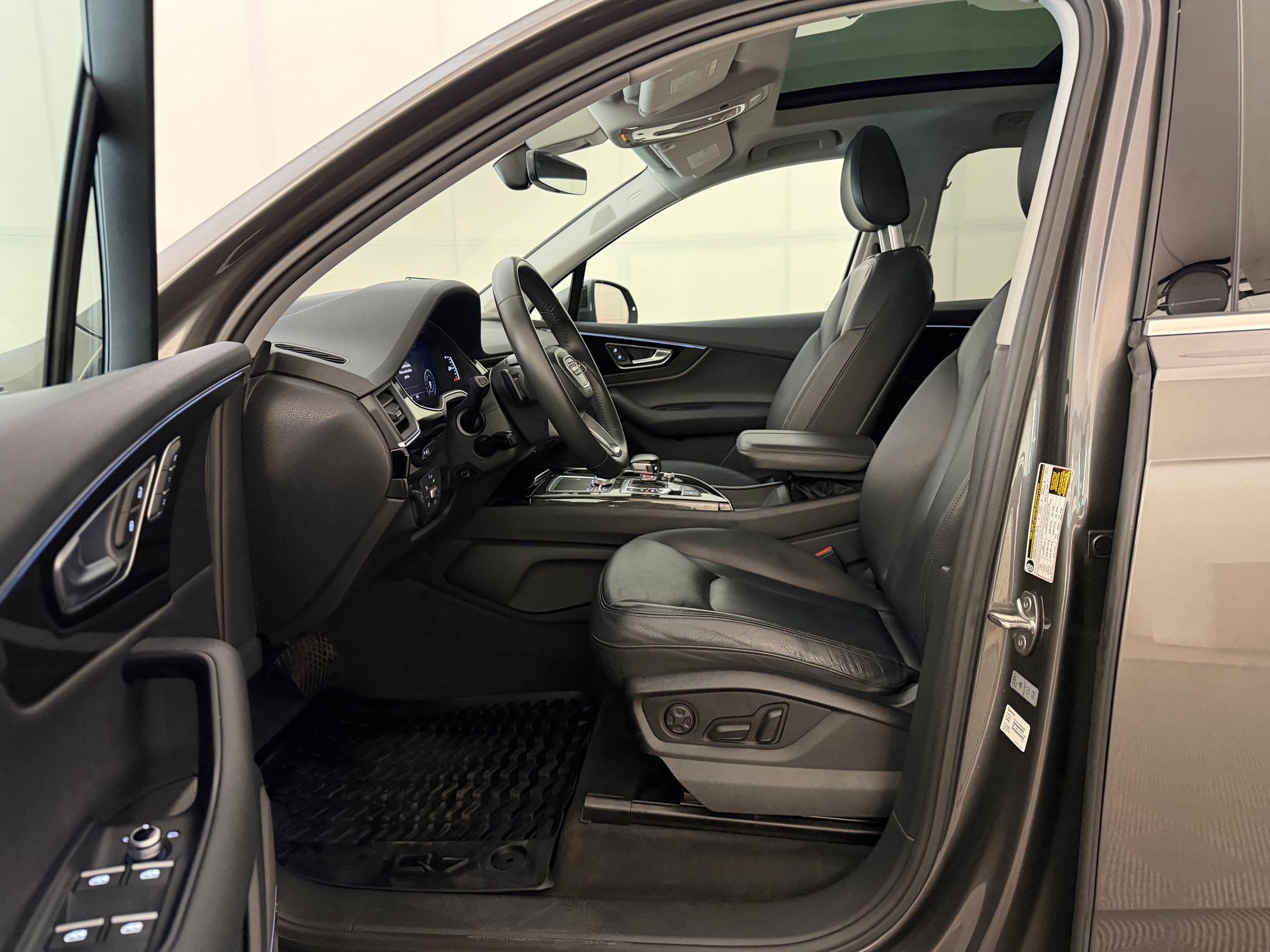 Q7 Premium Plus SUV