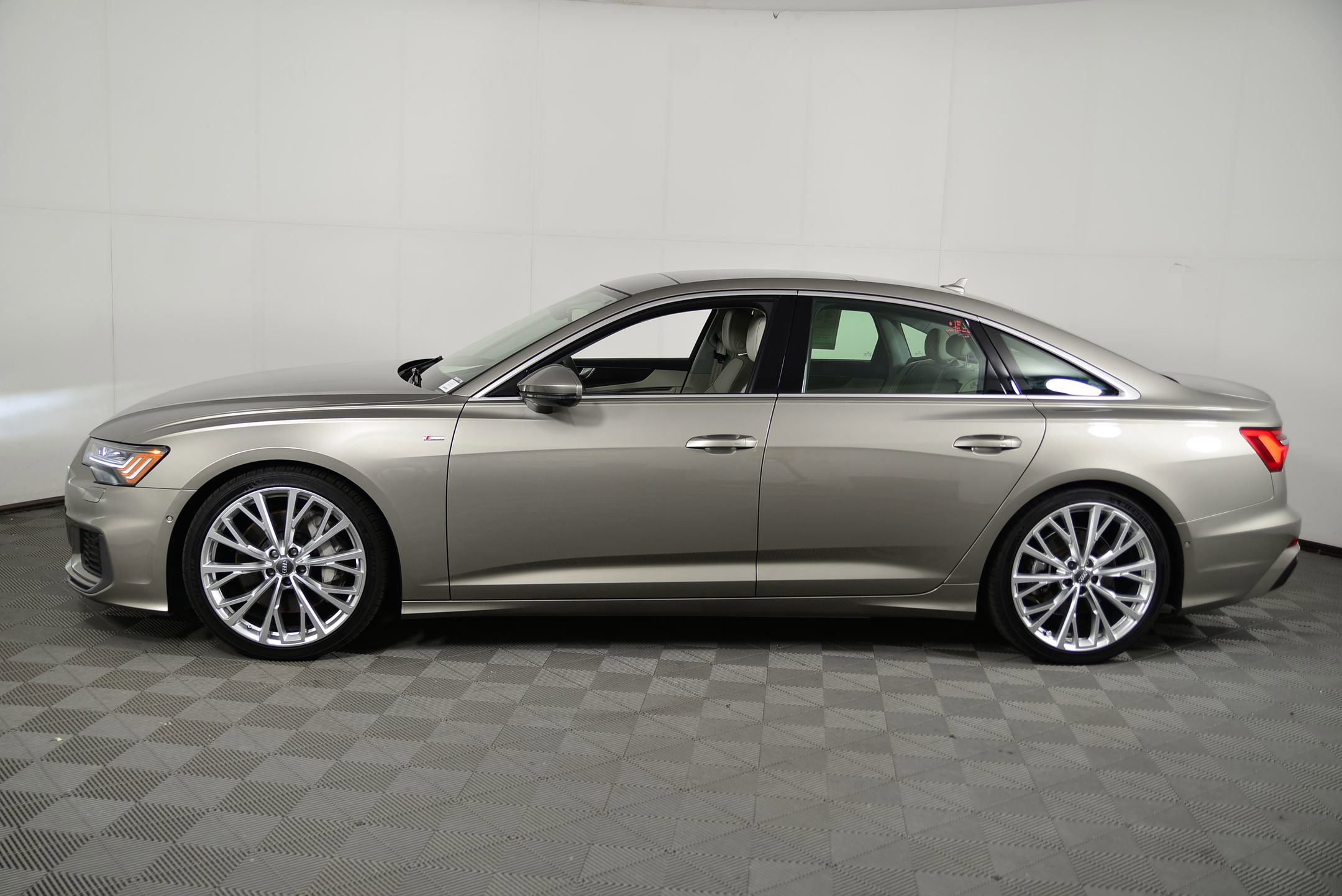 2019 Audi A6 Quattro Prestige photo 2