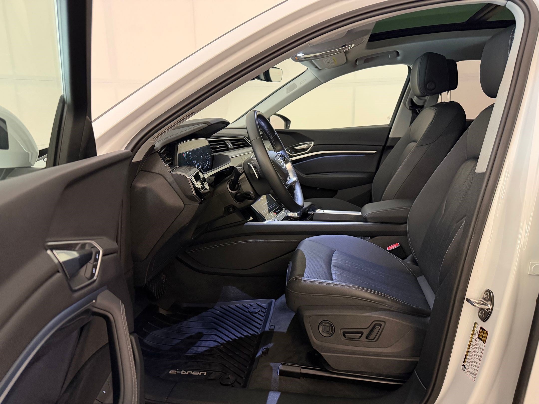 Q8 E-tron Premium Plus SUV