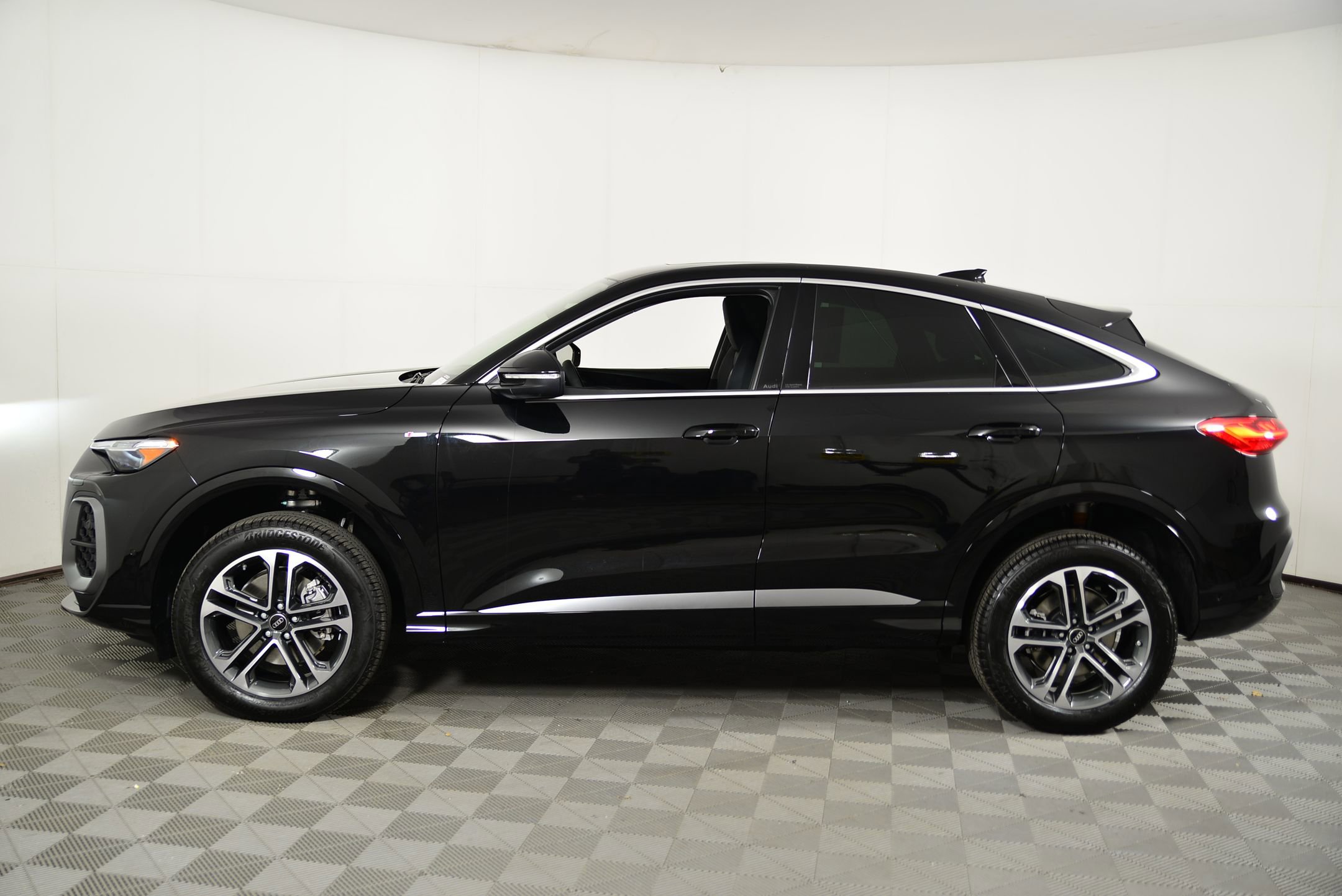 2025 Audi Q5 Premium Prestige photo 2