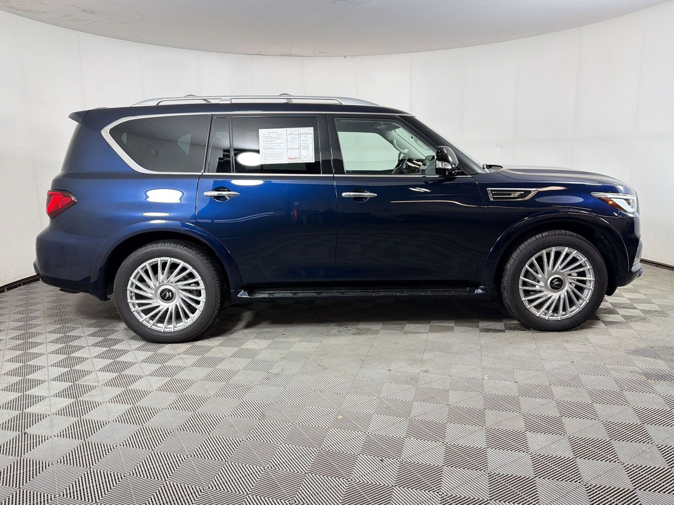 QX80 PREMIUM SELECT SUV
