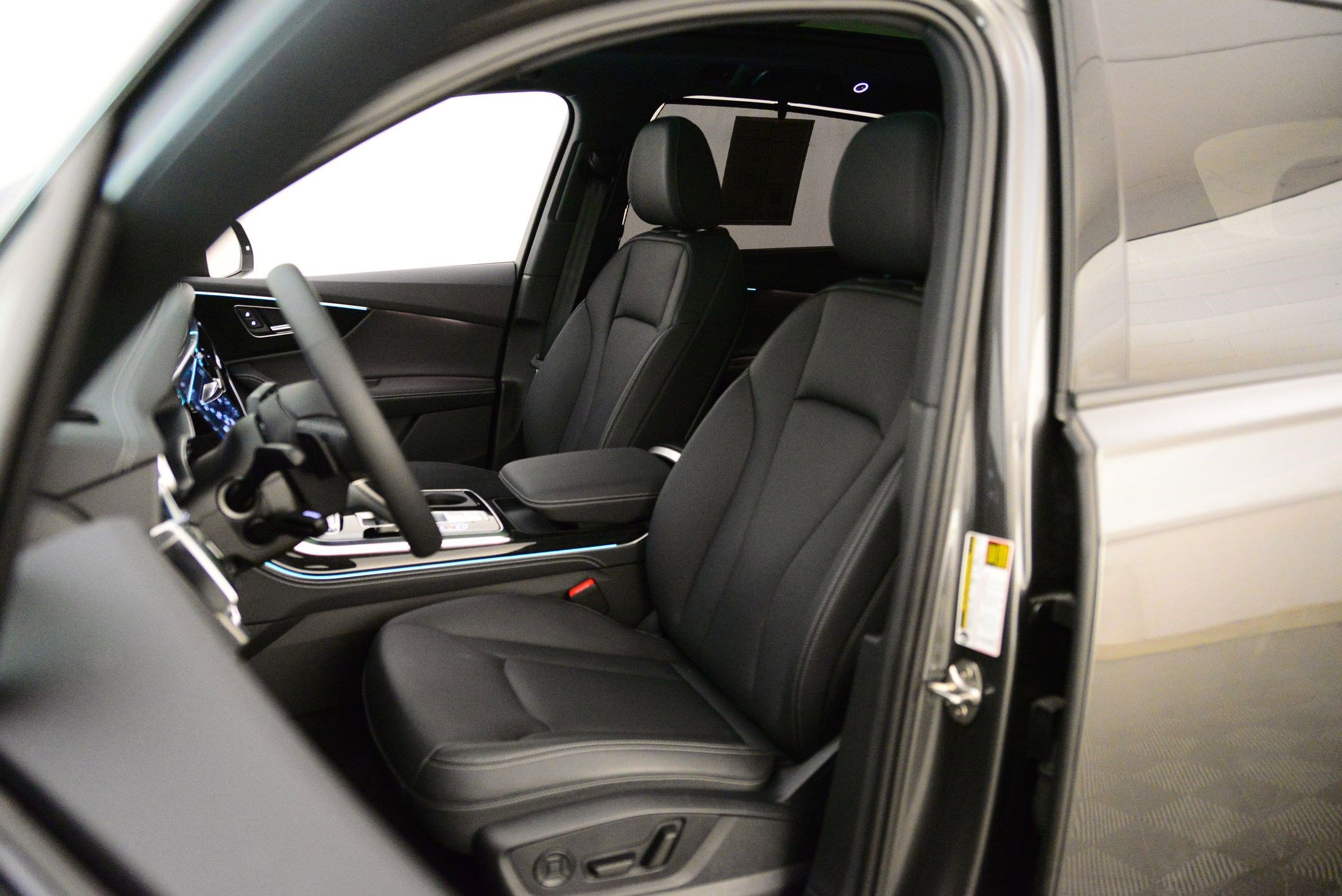 2025 Audi Q7 55 Premium Plus photo 4