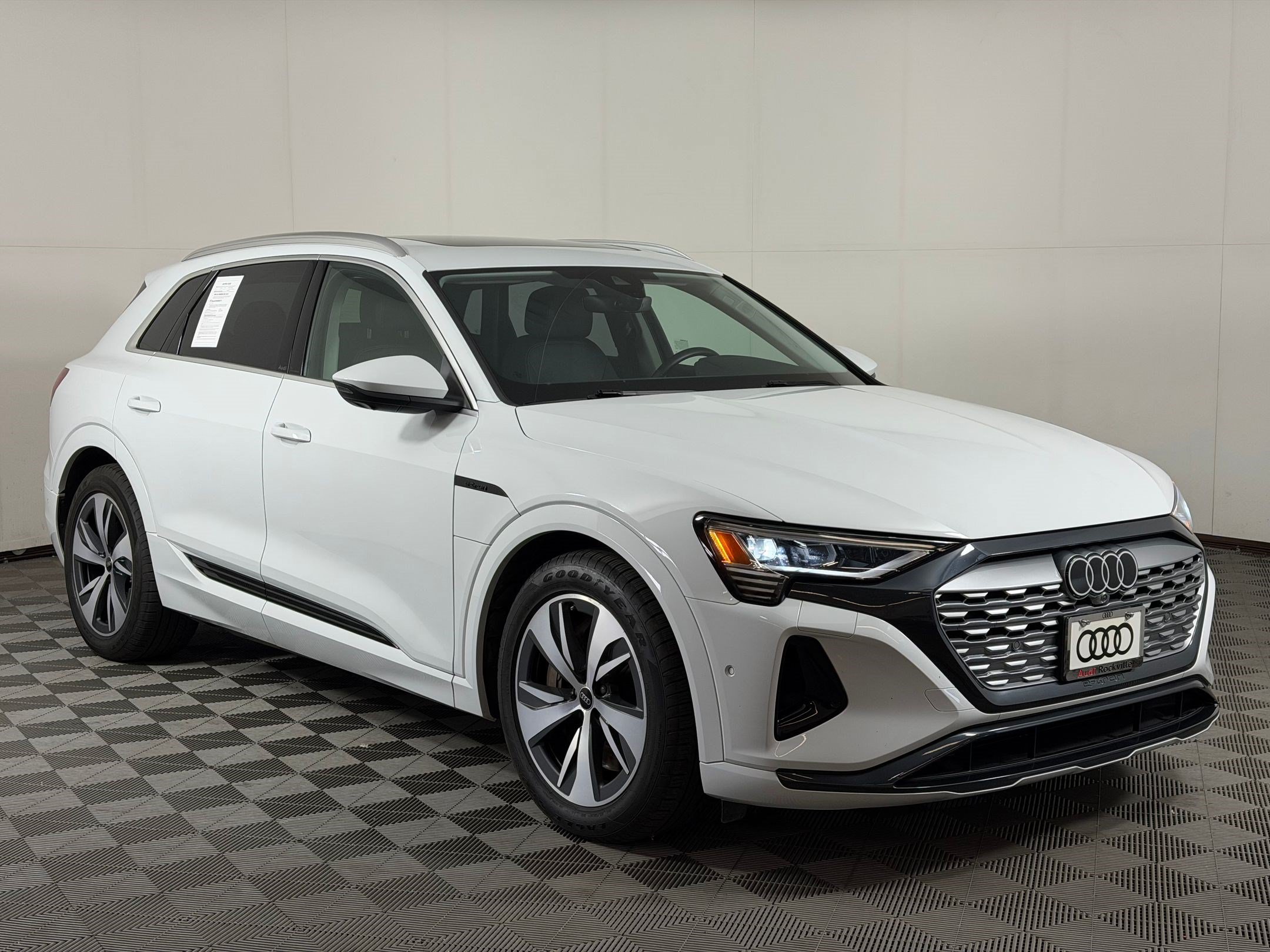 Q8 E-tron Premium Plus SUV