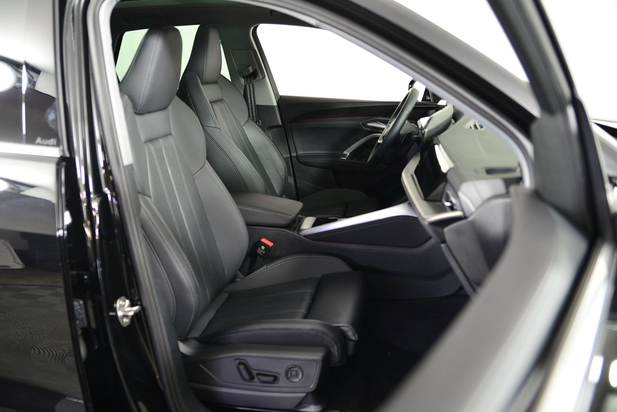 2025 Audi Q5 Premium Plus - Photo 17