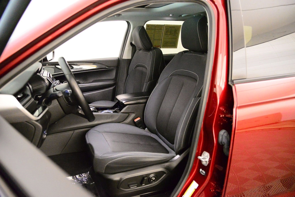 Used 2022 Jeep New Grand Cherokee Laredo SUV