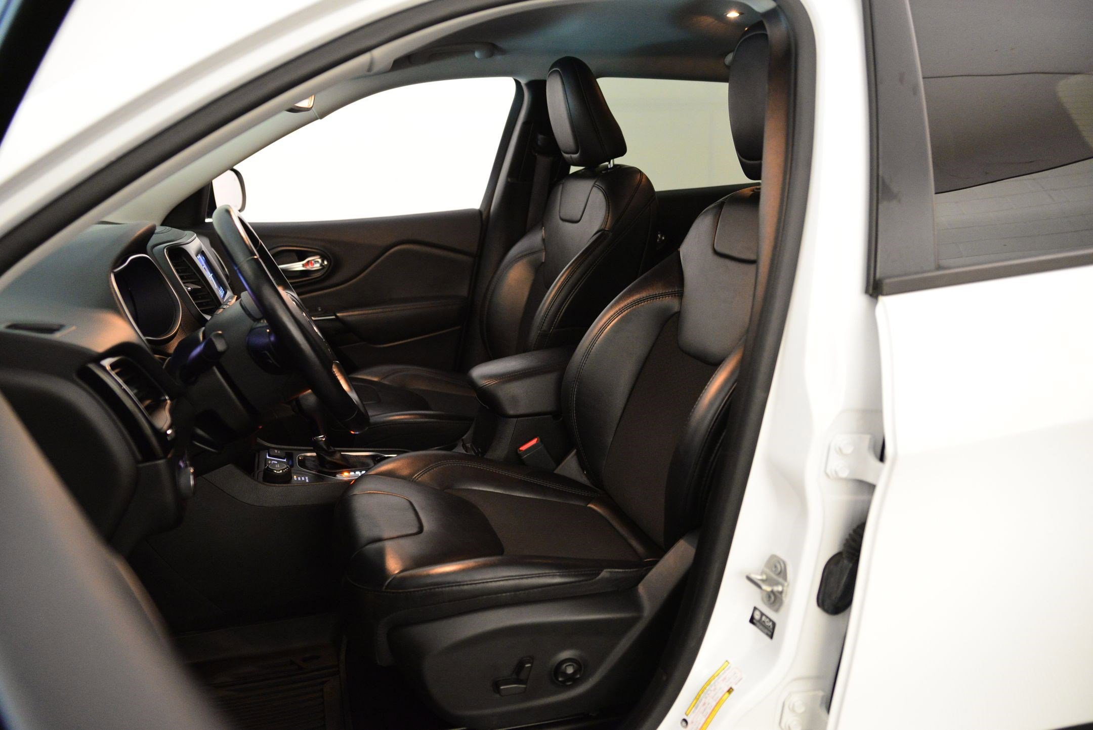 2021 Jeep Cherokee Altitude photo 3