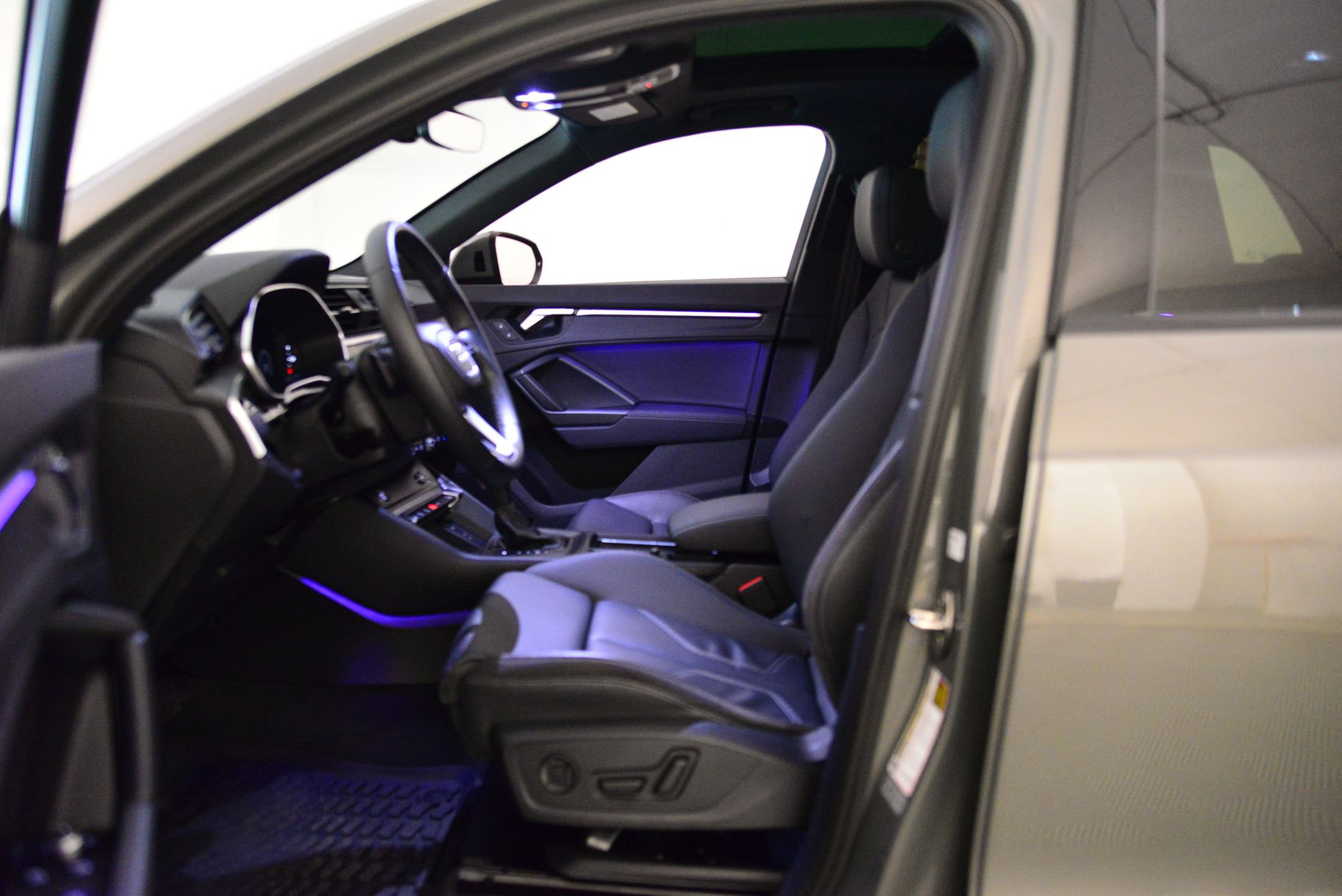 2023 Audi Q3 S line Premium Plus photo 4