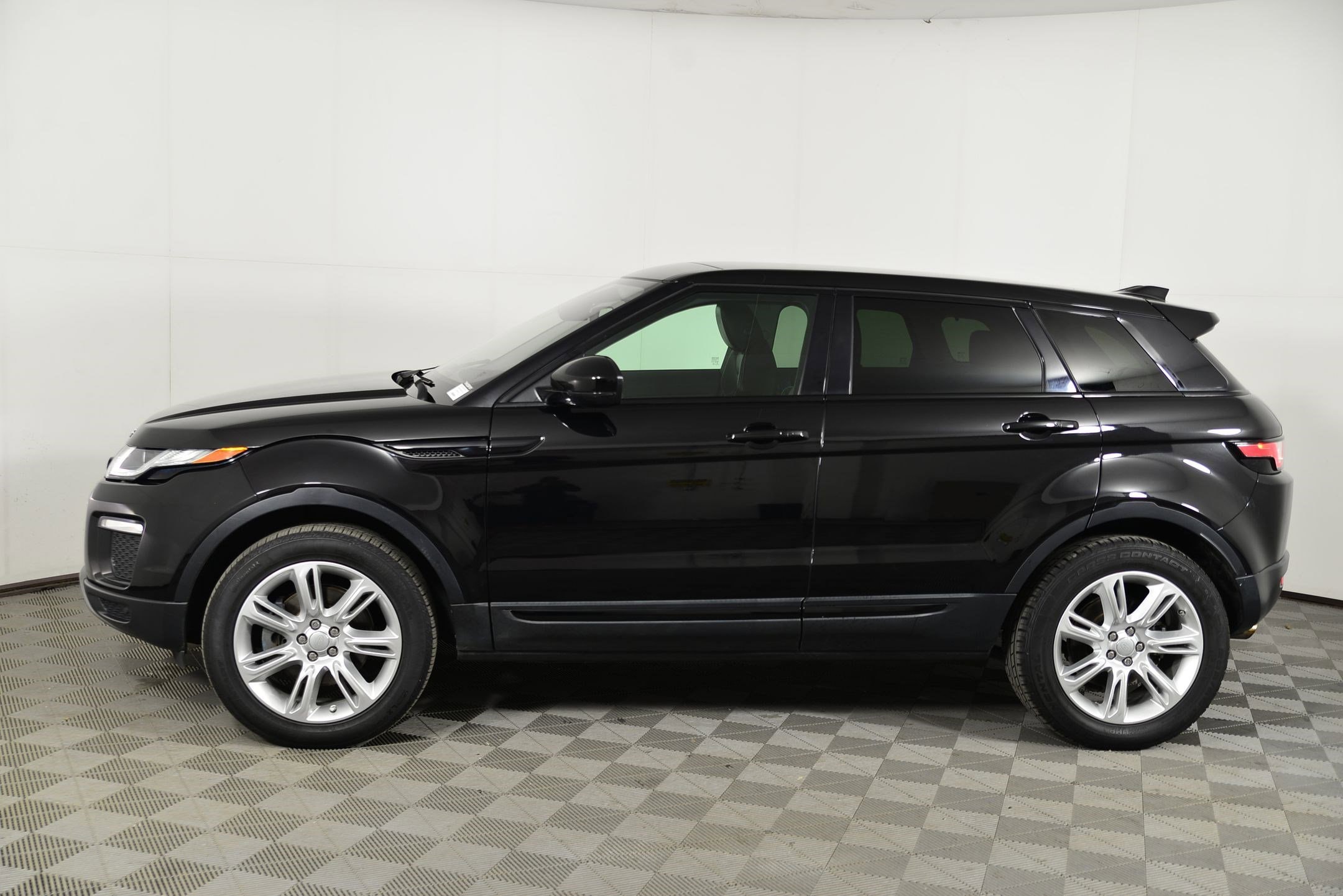 Used 2017 Land Rover Range Rover Evoque SE with VIN SALVP2BG8HH250101 for sale in Rockville, MD