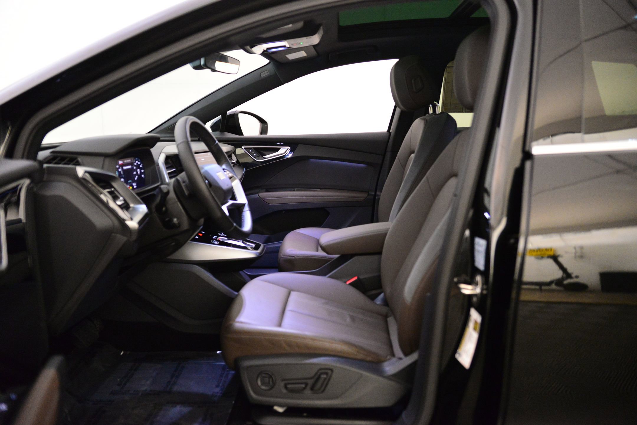 2024 Audi Q4 E-tron Premium photo 4
