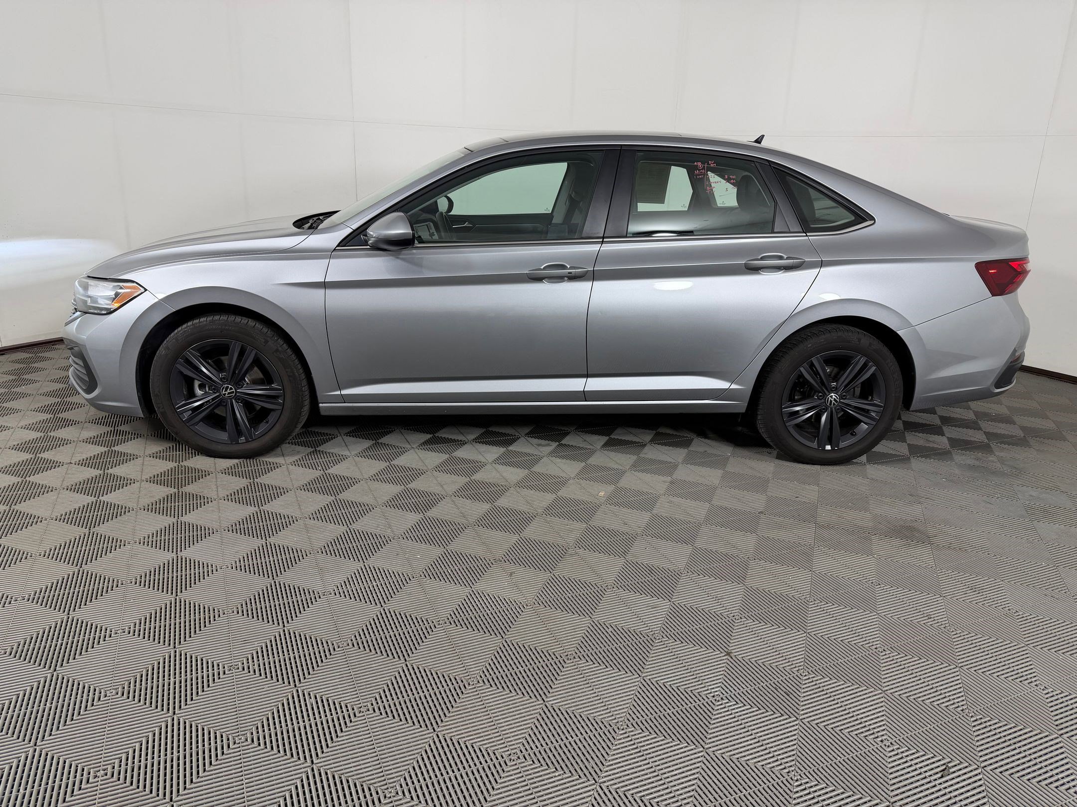 3VW7M7BU7RM049070