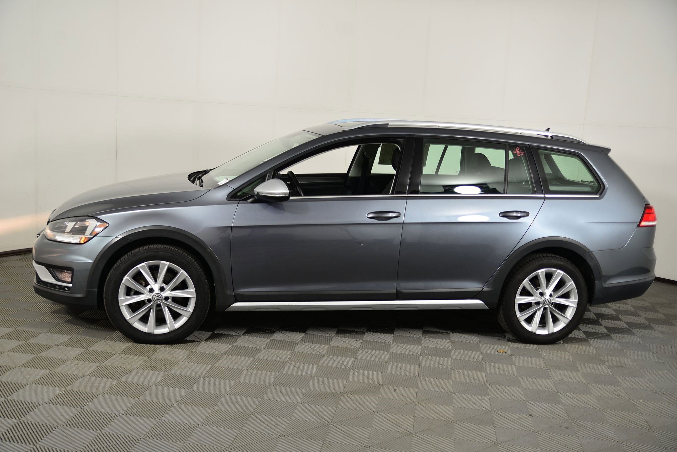 2018 Volkswagen Golf Alltrack SE photo 2