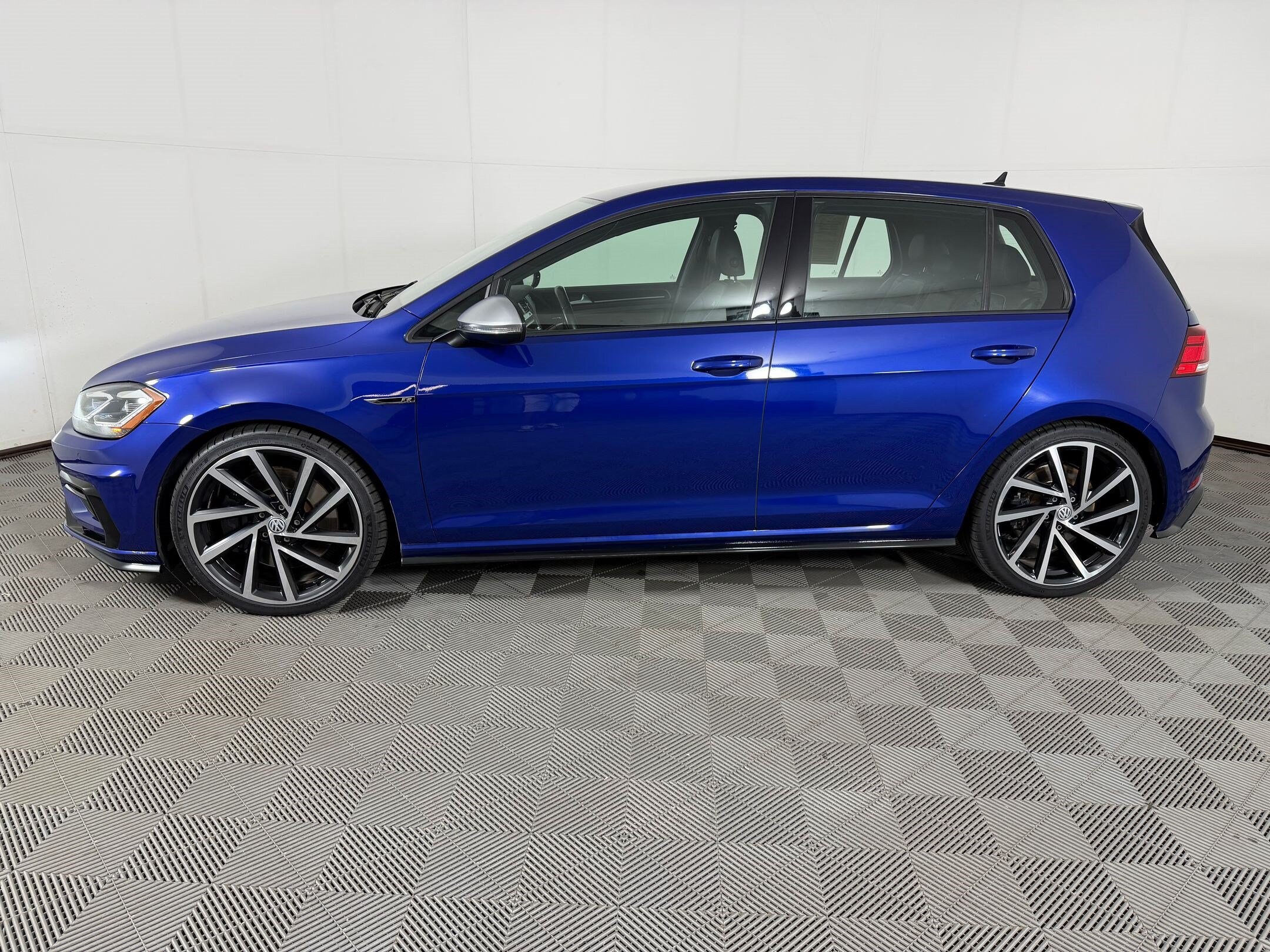 Golf R Golf R 2.0T W/DCC & Navigation (2.0T DSG W/DCC/Nav Hatchback