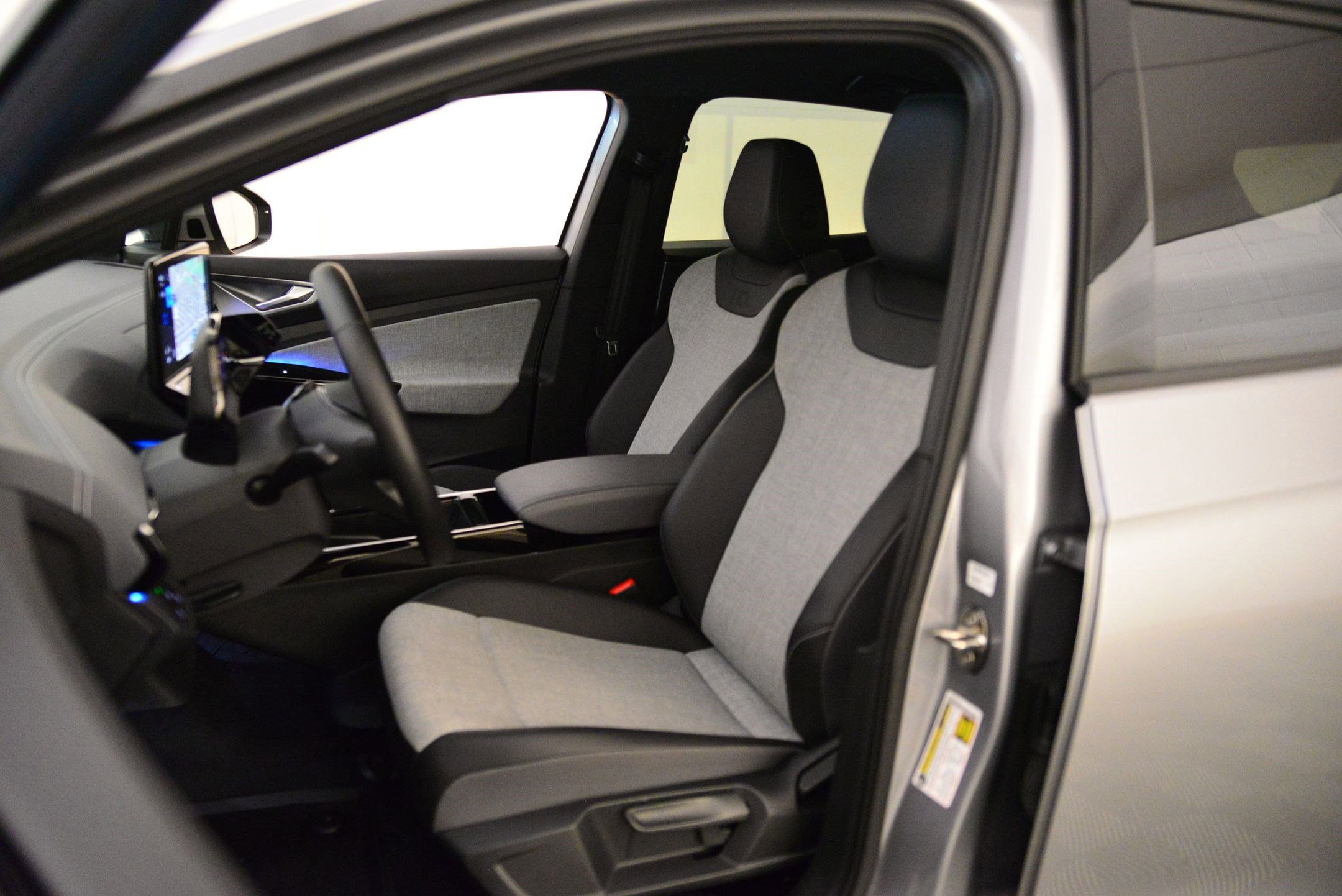 2024 Volkswagen ID.4 Standard photo 4