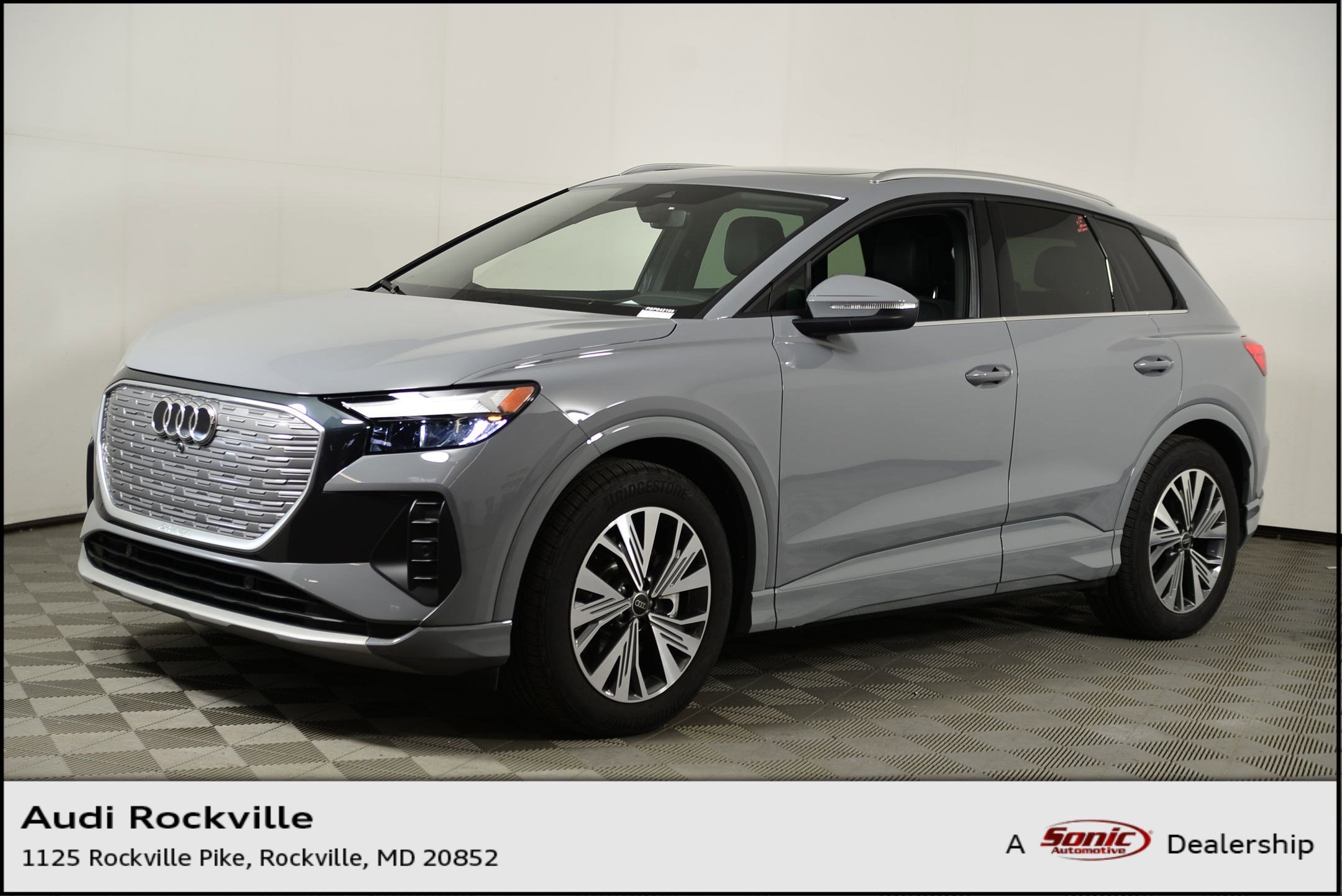 2025 Audi Q4 e-tron Premium's photo