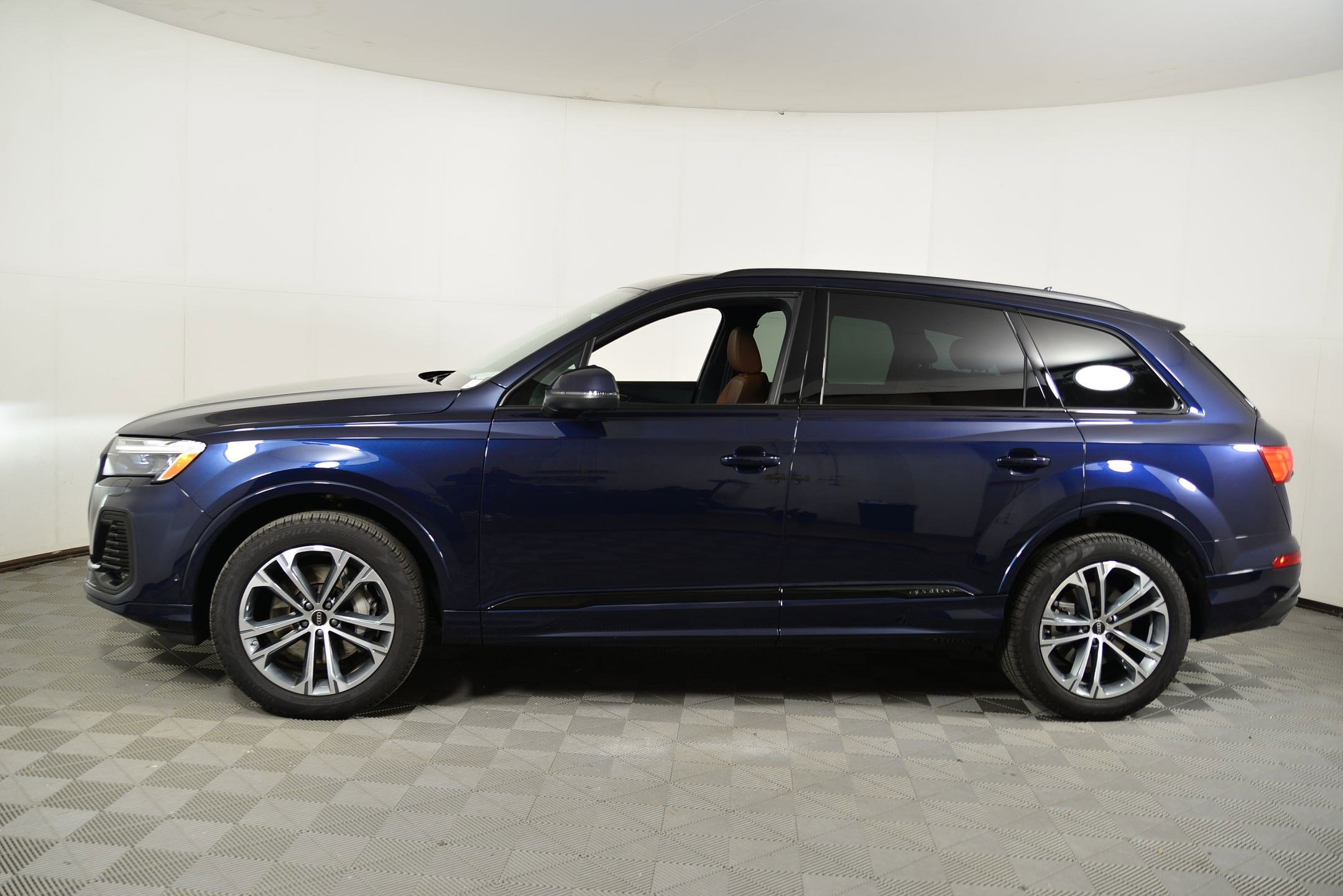2025 Audi Q7 Premium photo 2