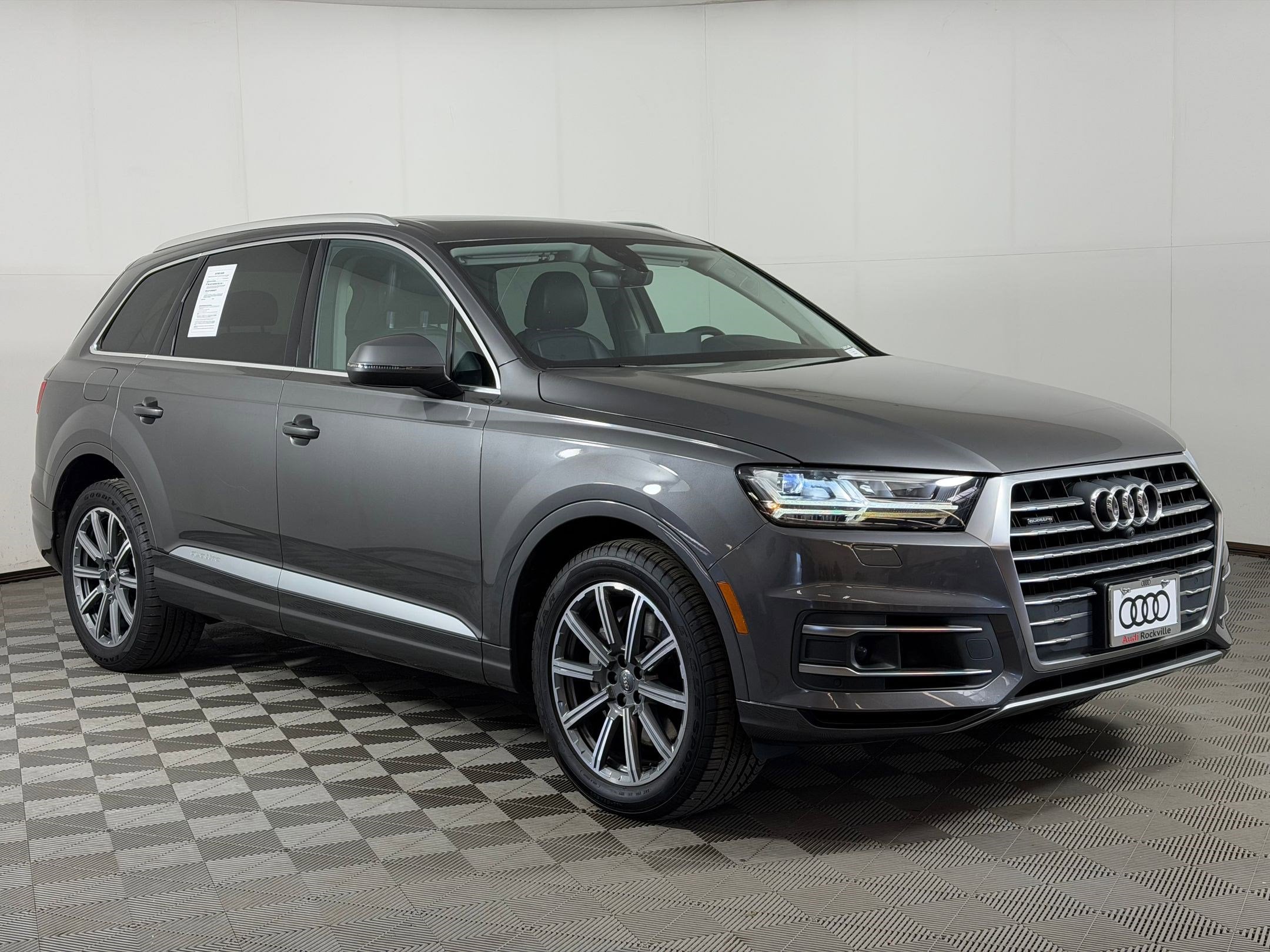 Q7 Premium Plus SUV