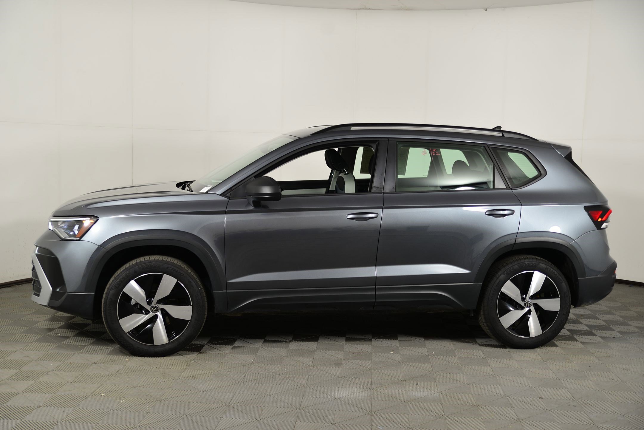 2025 Volkswagen Taos S photo 2