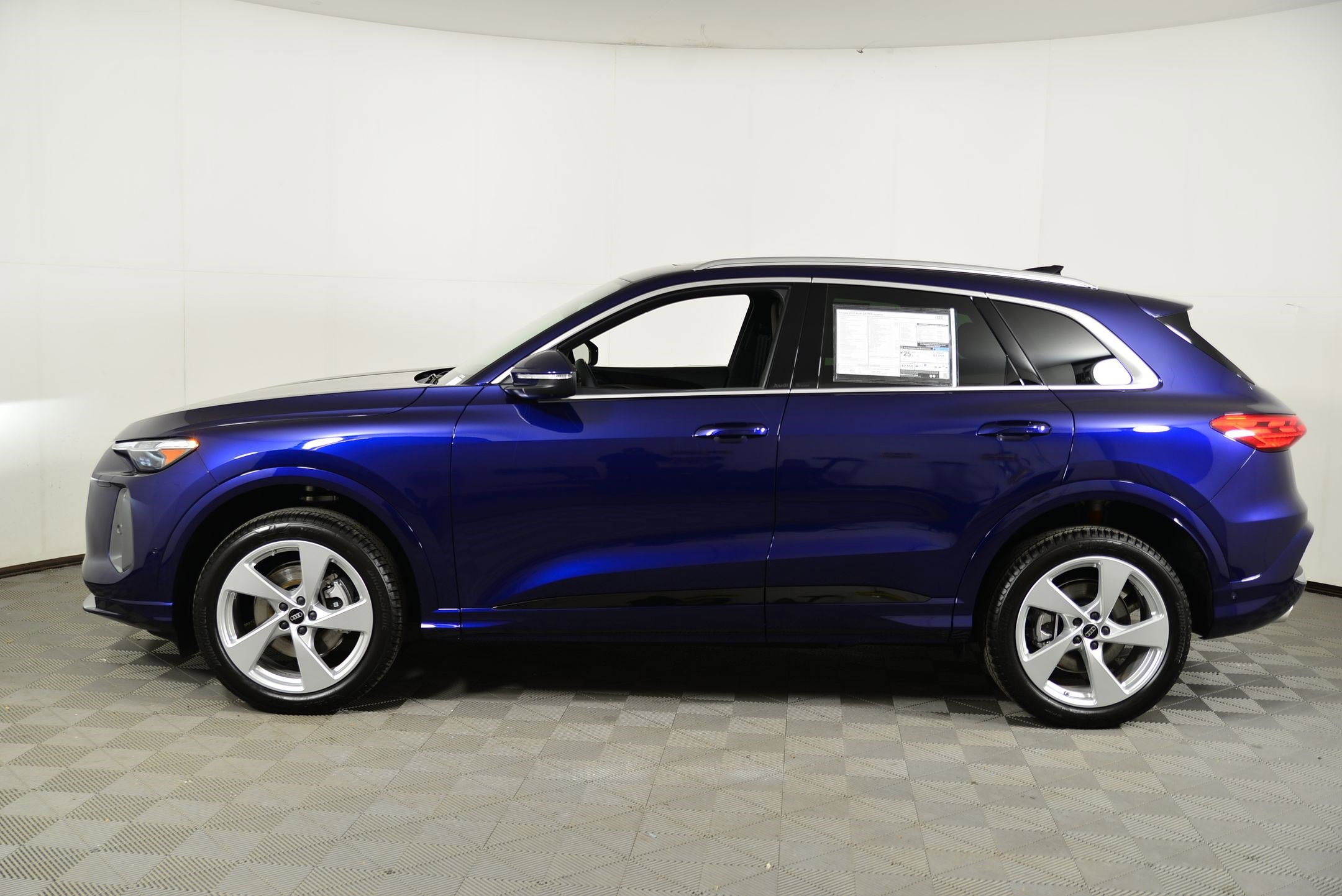 2025 Audi Q5 2.0T Premium Plus photo 2