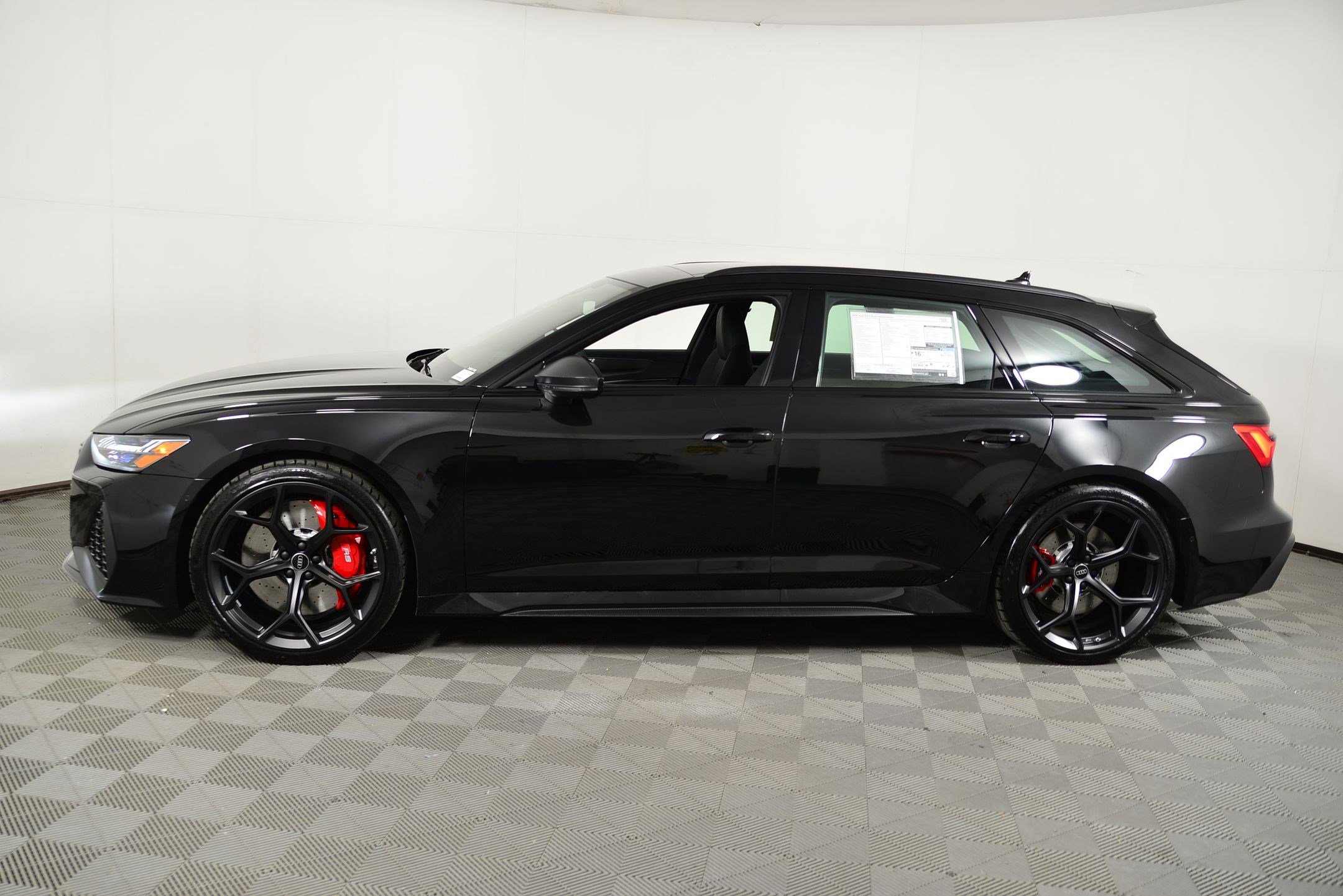 2026 Audi RS 6 Avant Performance Base photo 2