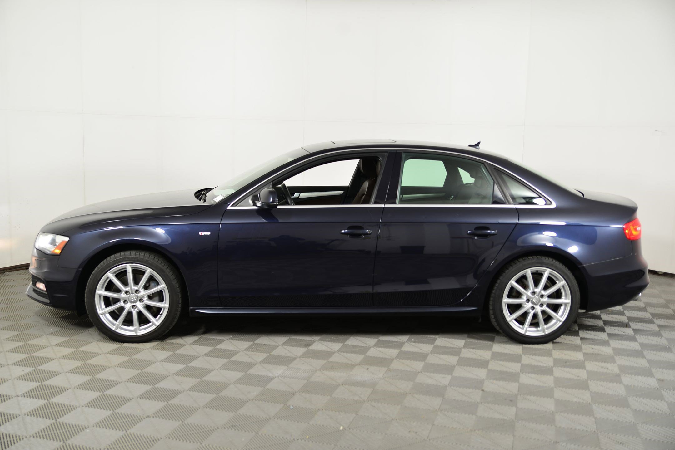 2015 Audi A4 Quattro Premium Plus photo 2