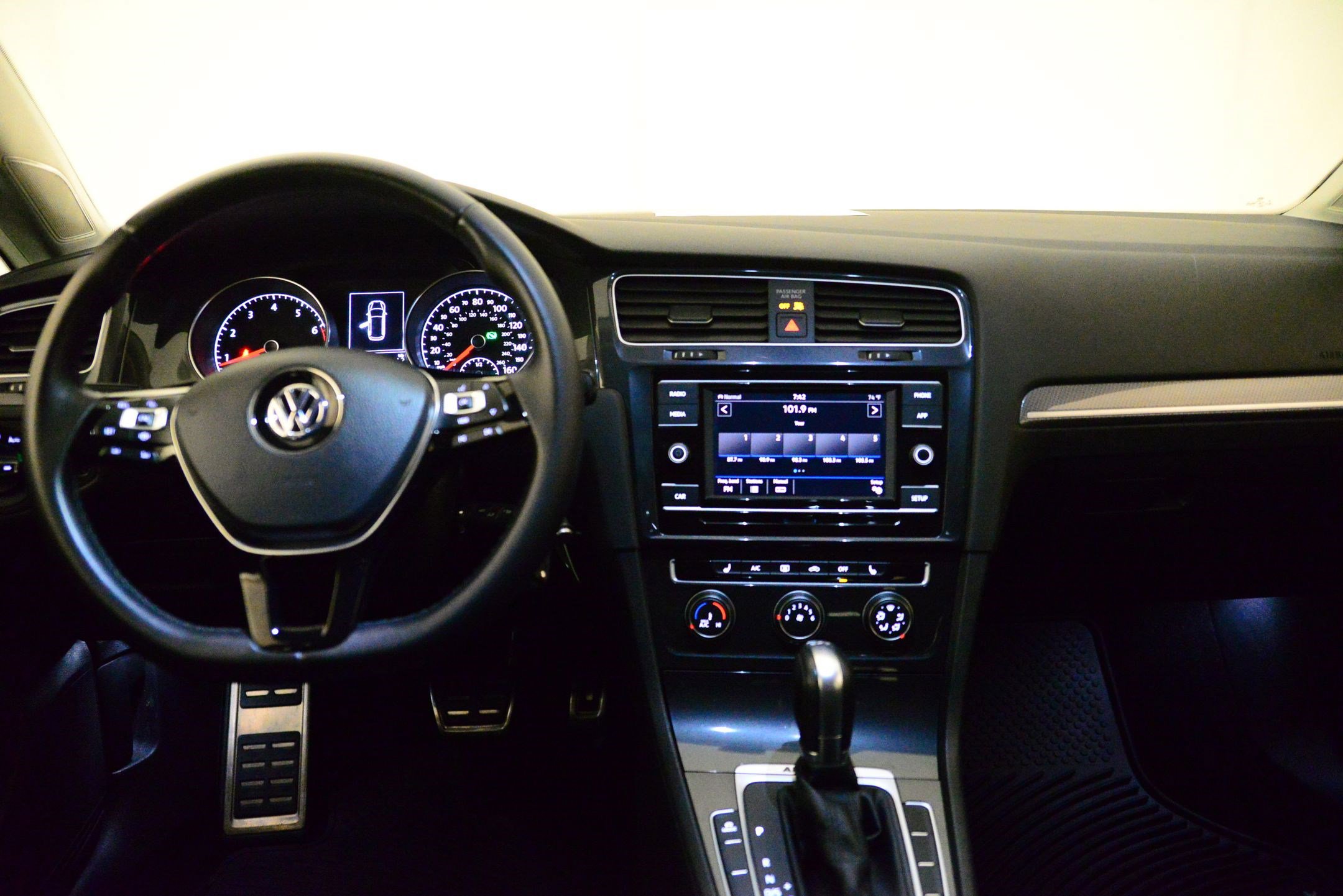 2019 Volkswagen Golf Alltrack S photo 3