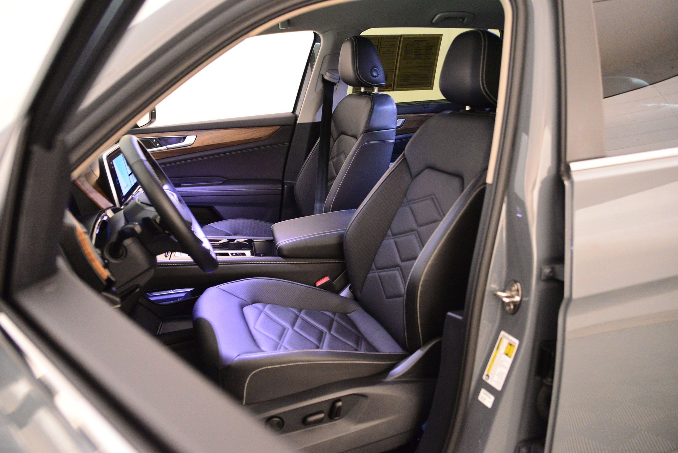 2025 Volkswagen Atlas SE Technology photo 4