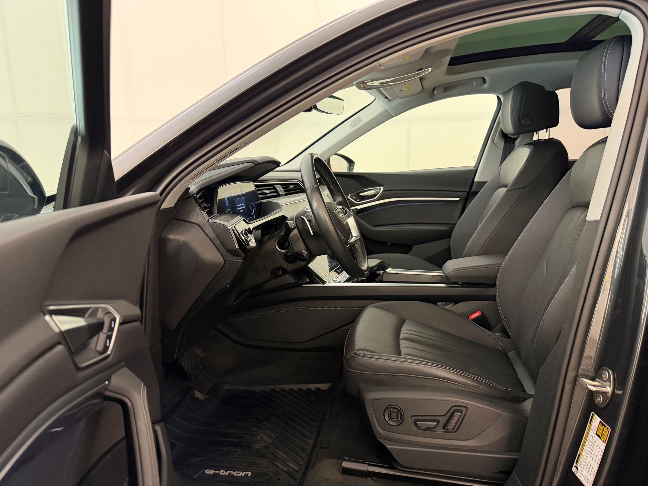 Q8 E-tron Premium Plus SUV