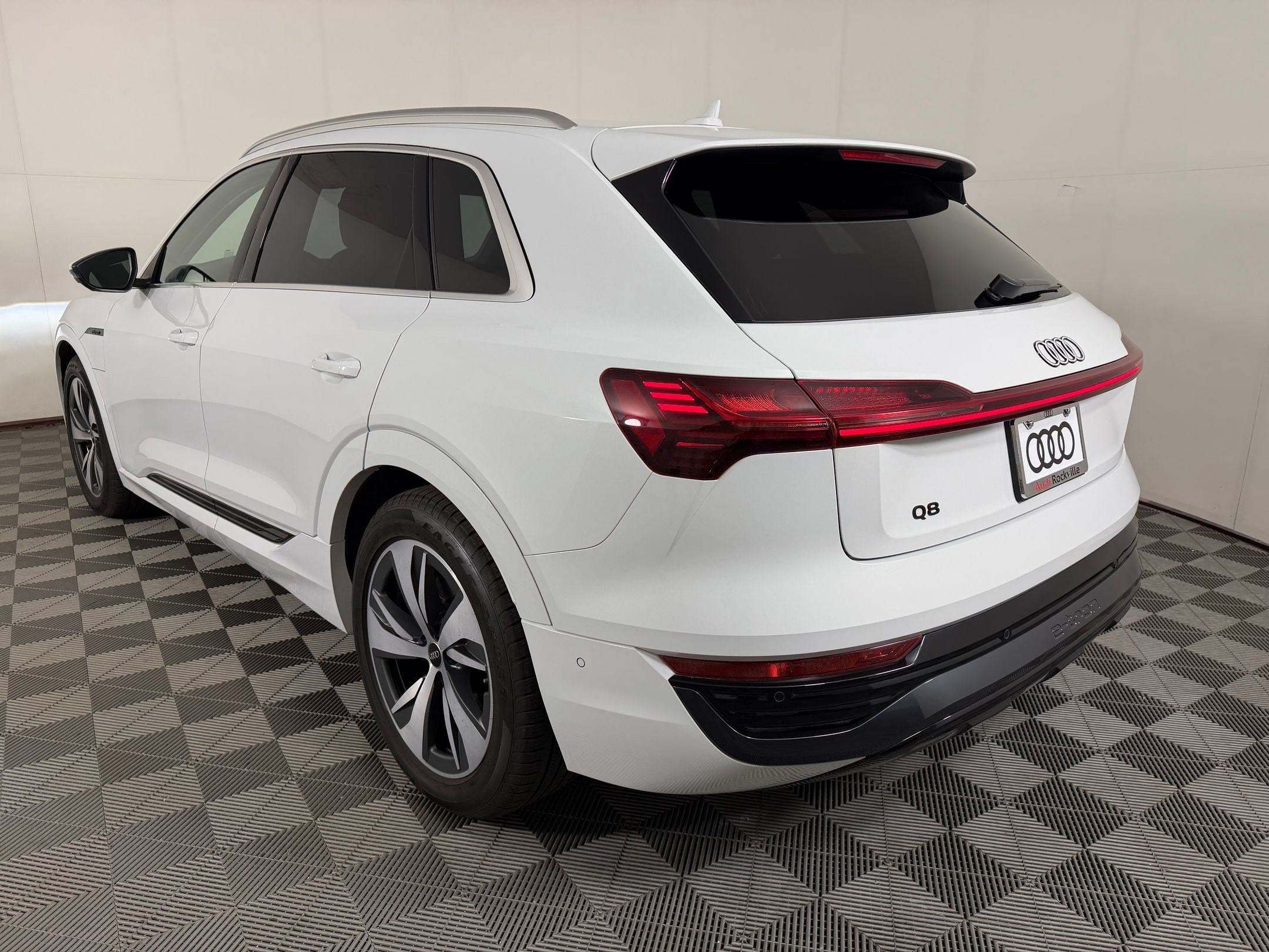 Q8 E-tron Premium Plus SUV