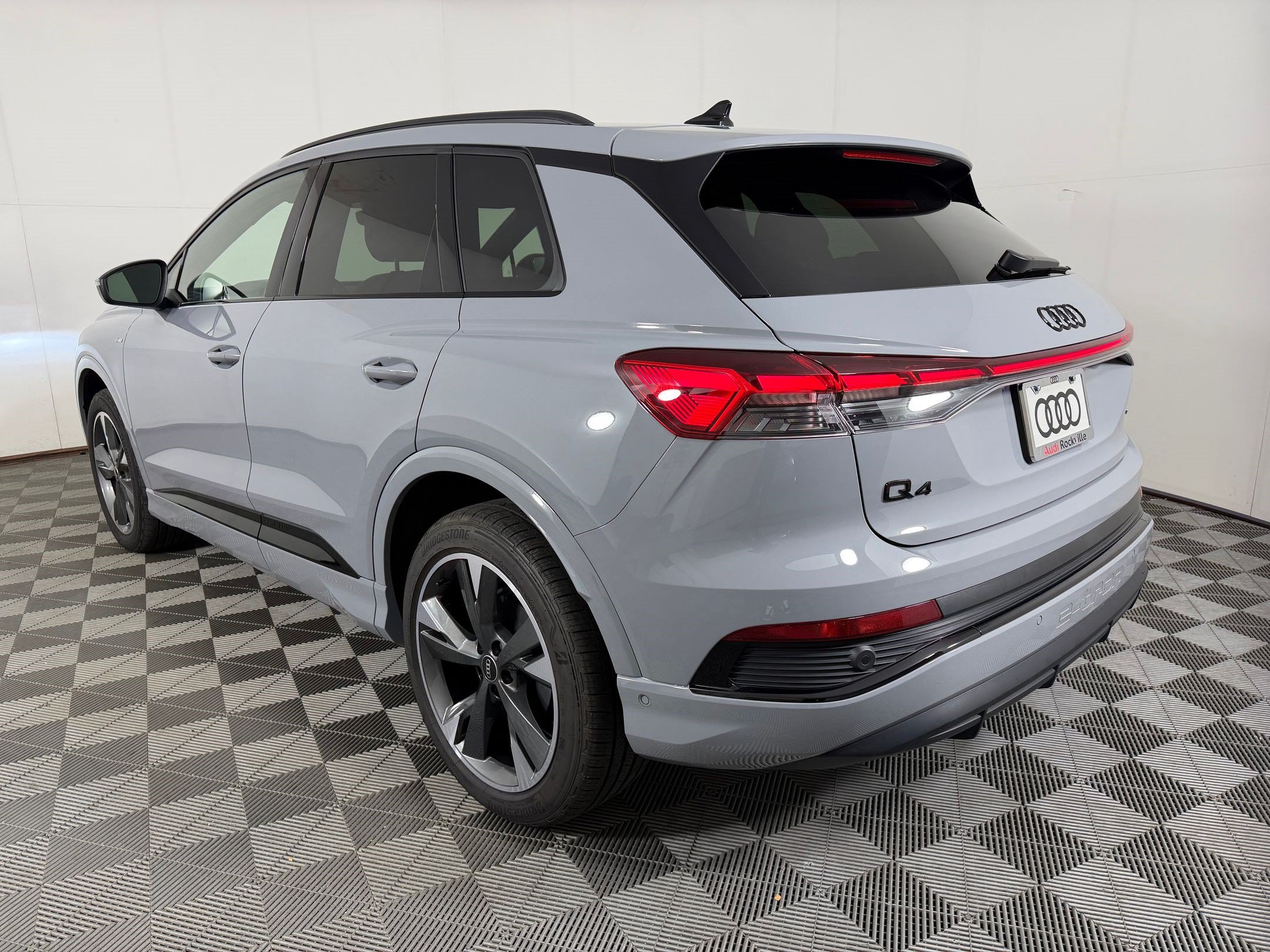 Q4 E-tron Premium Plus SUV
