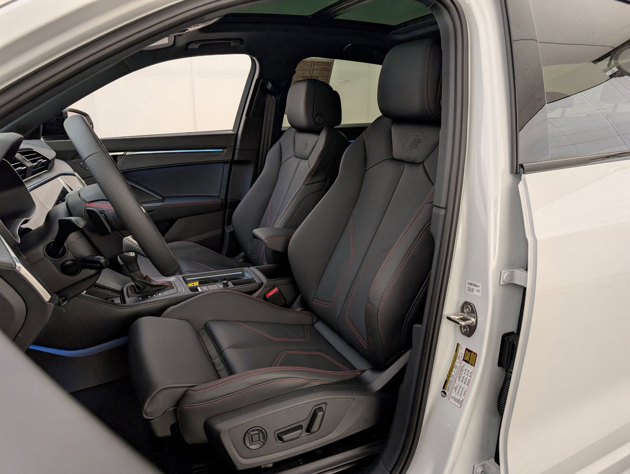 2025 Audi Q3 S line Premium Plus photo 3