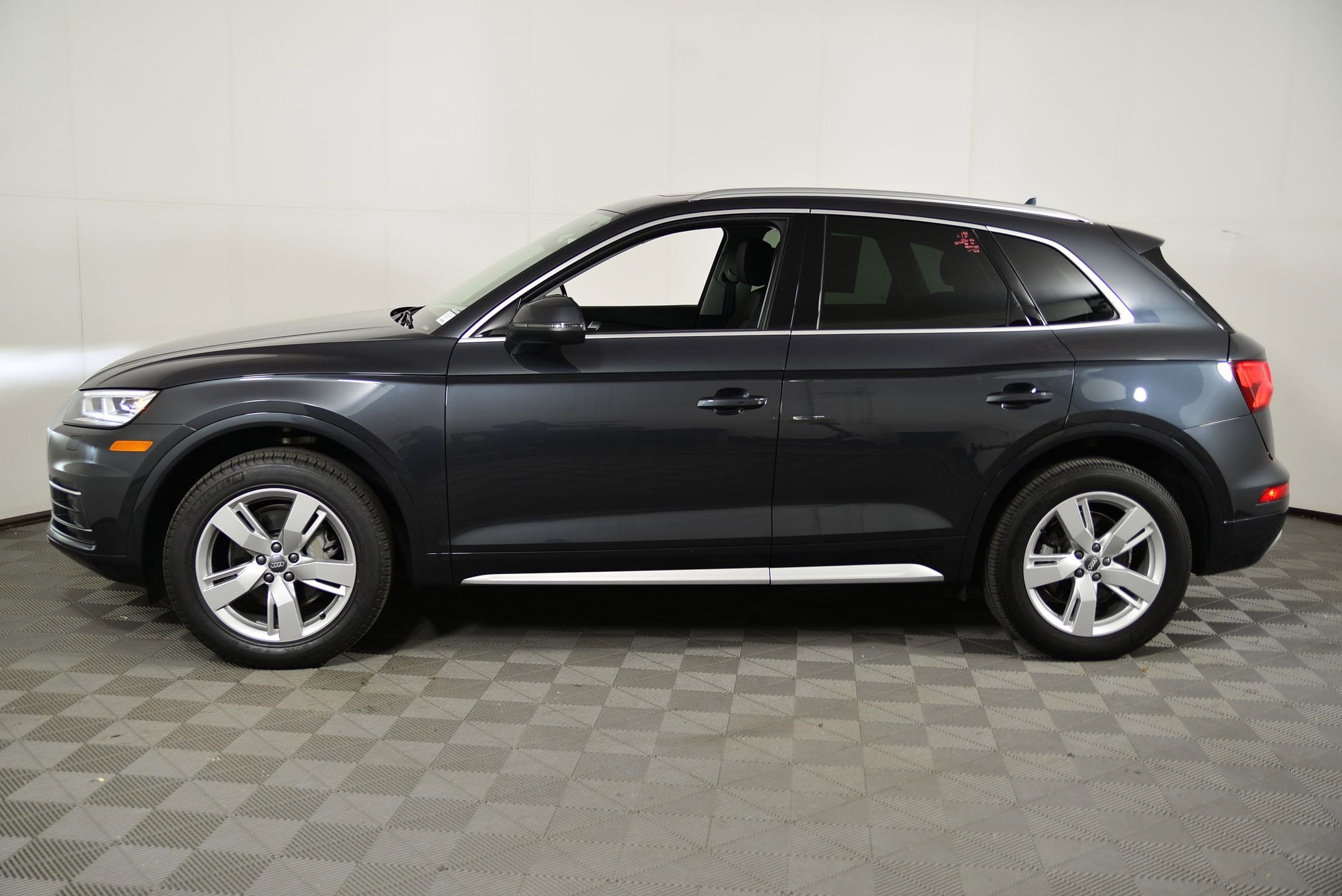 2019 Audi Q5 Premium Plus photo 2