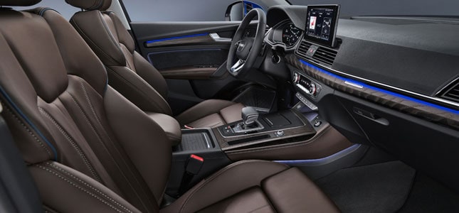 2021 Audi Q5 Sportback Gear Shifter & Cupholders