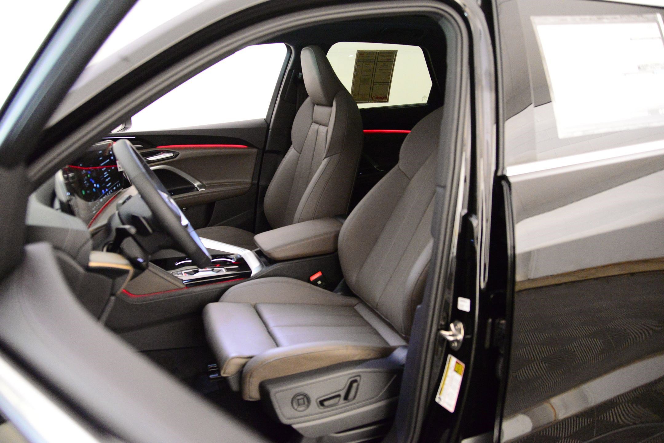 2025 Audi Q5 2.0T Premium Plus photo 4