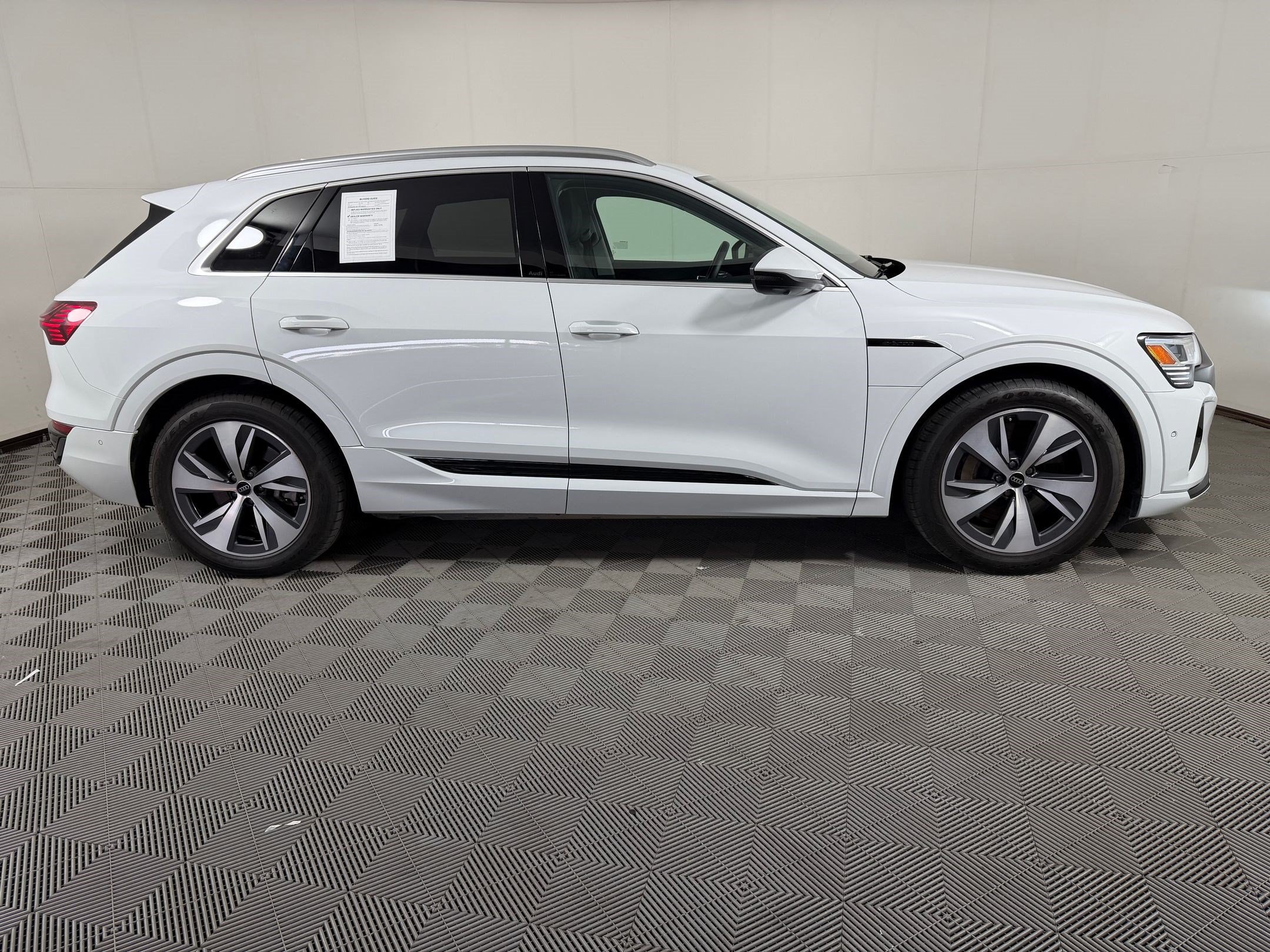 Q8 E-tron Premium Plus SUV