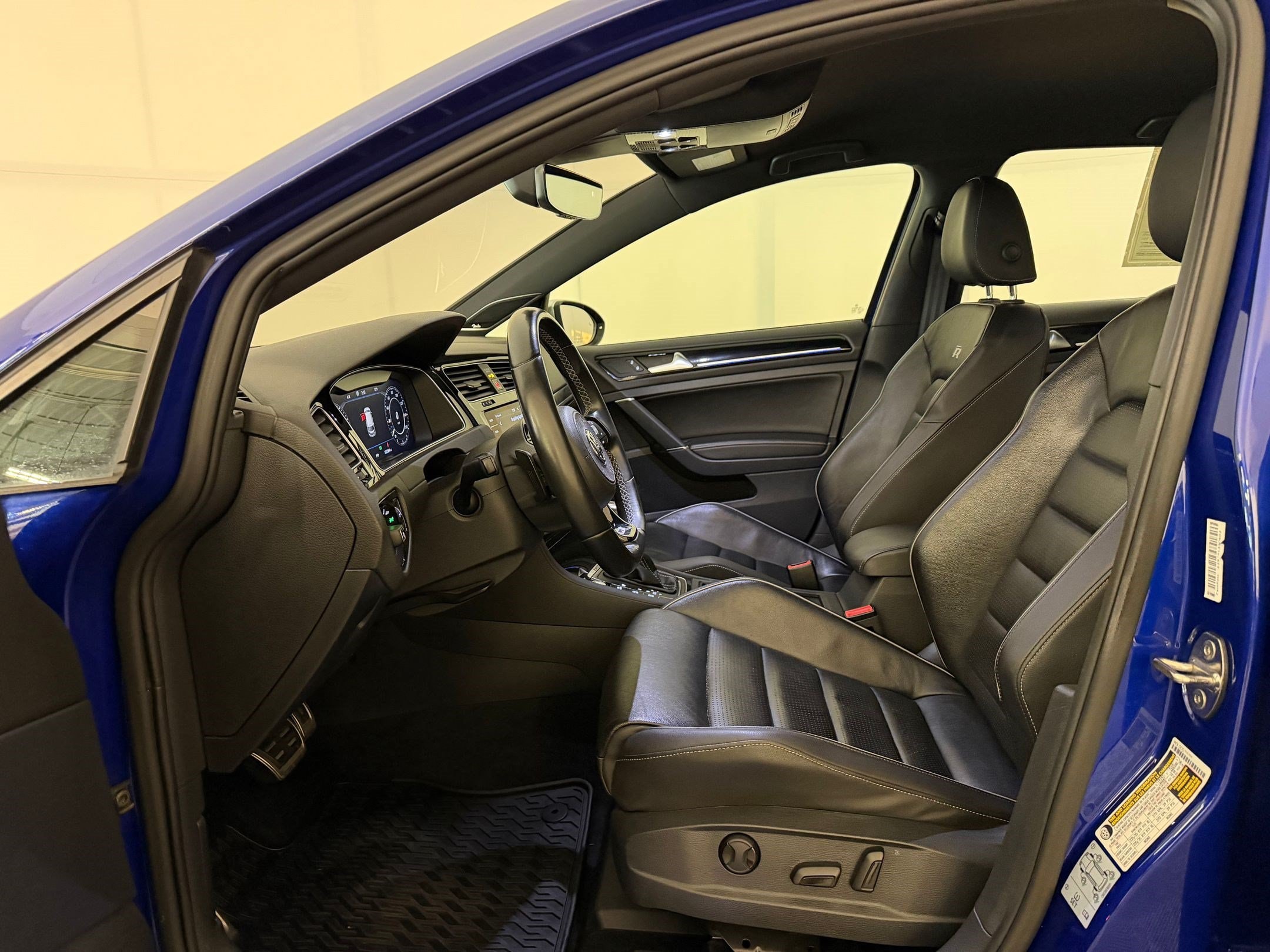 Golf R Golf R 2.0T W/DCC & Navigation (2.0T DSG W/DCC/Nav Hatchback