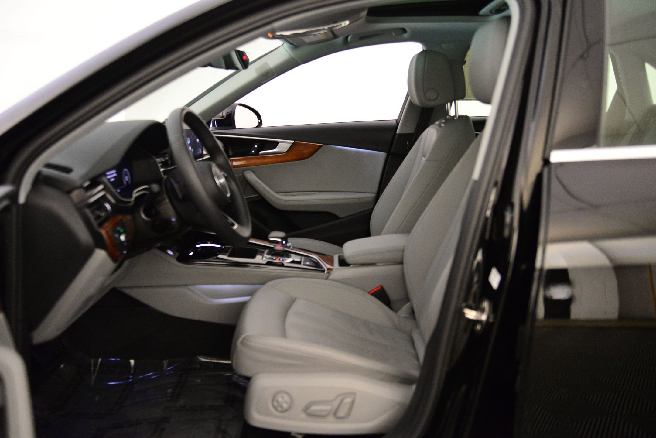 2022 Audi A4 Quattro Premium Plus photo 4