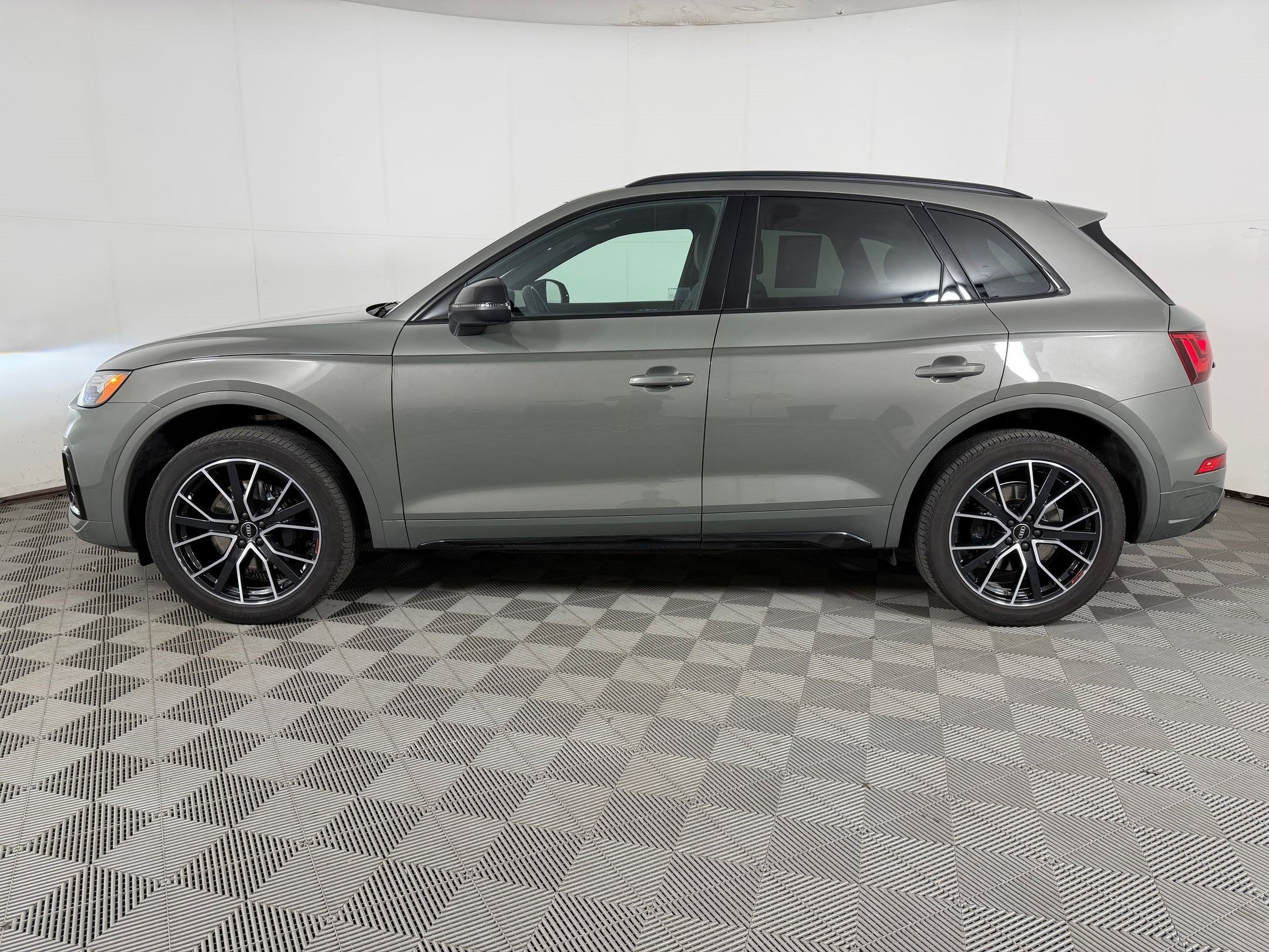 SQ5 Premium Plus SUV