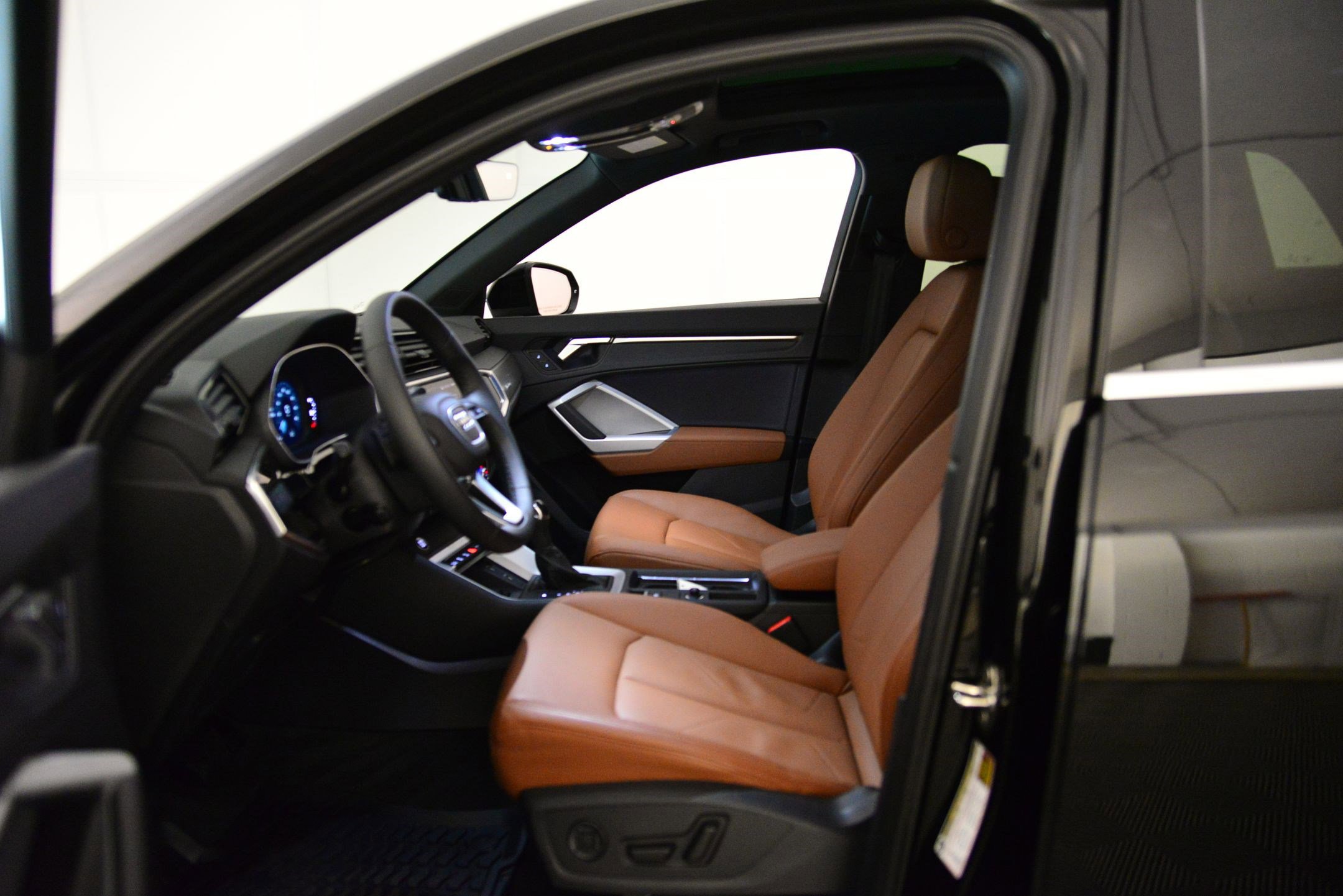 2025 Audi Q3 S line Premium photo 4