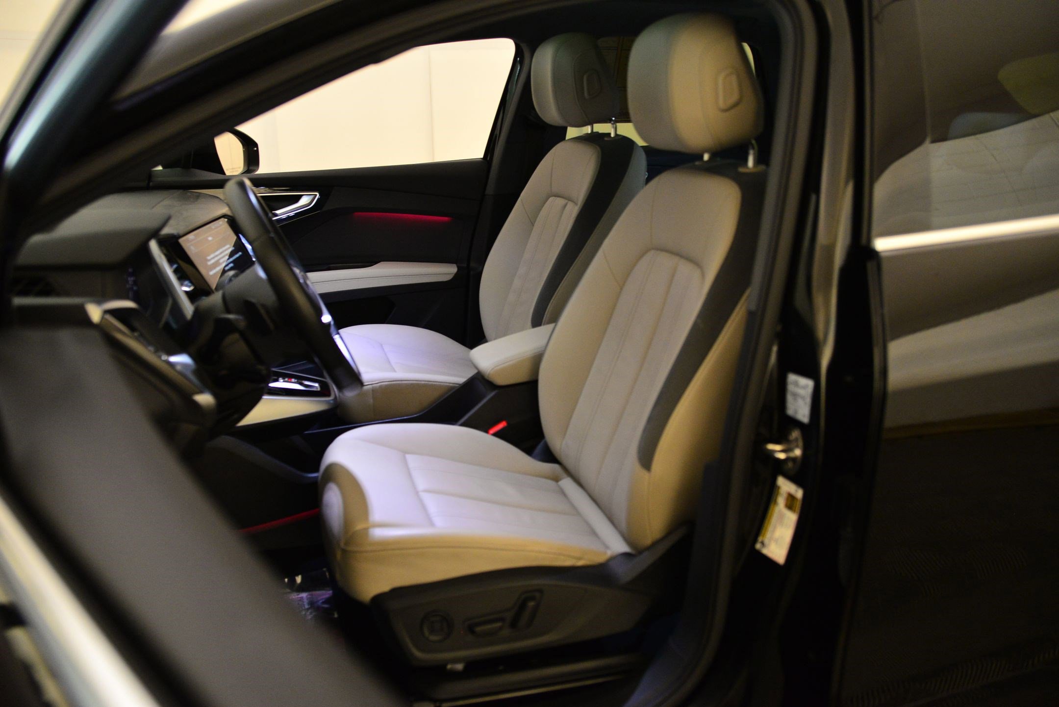 2023 Audi Q4 40 E-tron Premium Plus photo 3