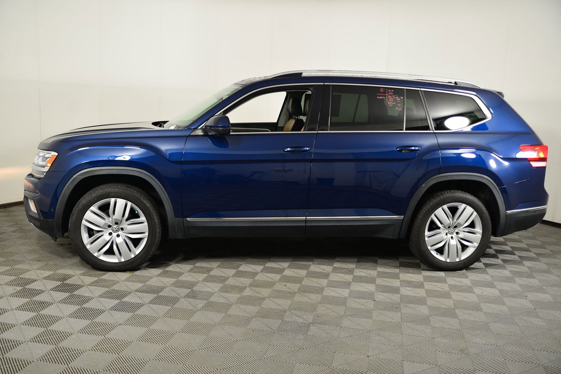 2018 Volkswagen Atlas V6 SEL Premium photo 2