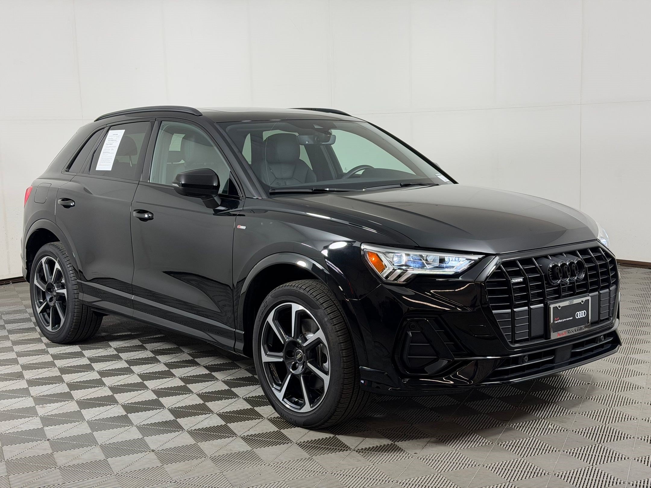 Q3 S Line Premium Plus SUV